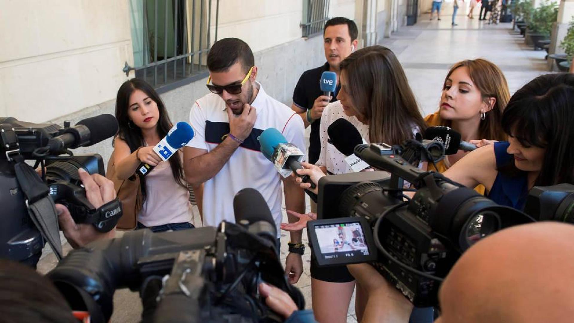 La Manada se presenta en juzgados en Sevilla dos años después de los abusos