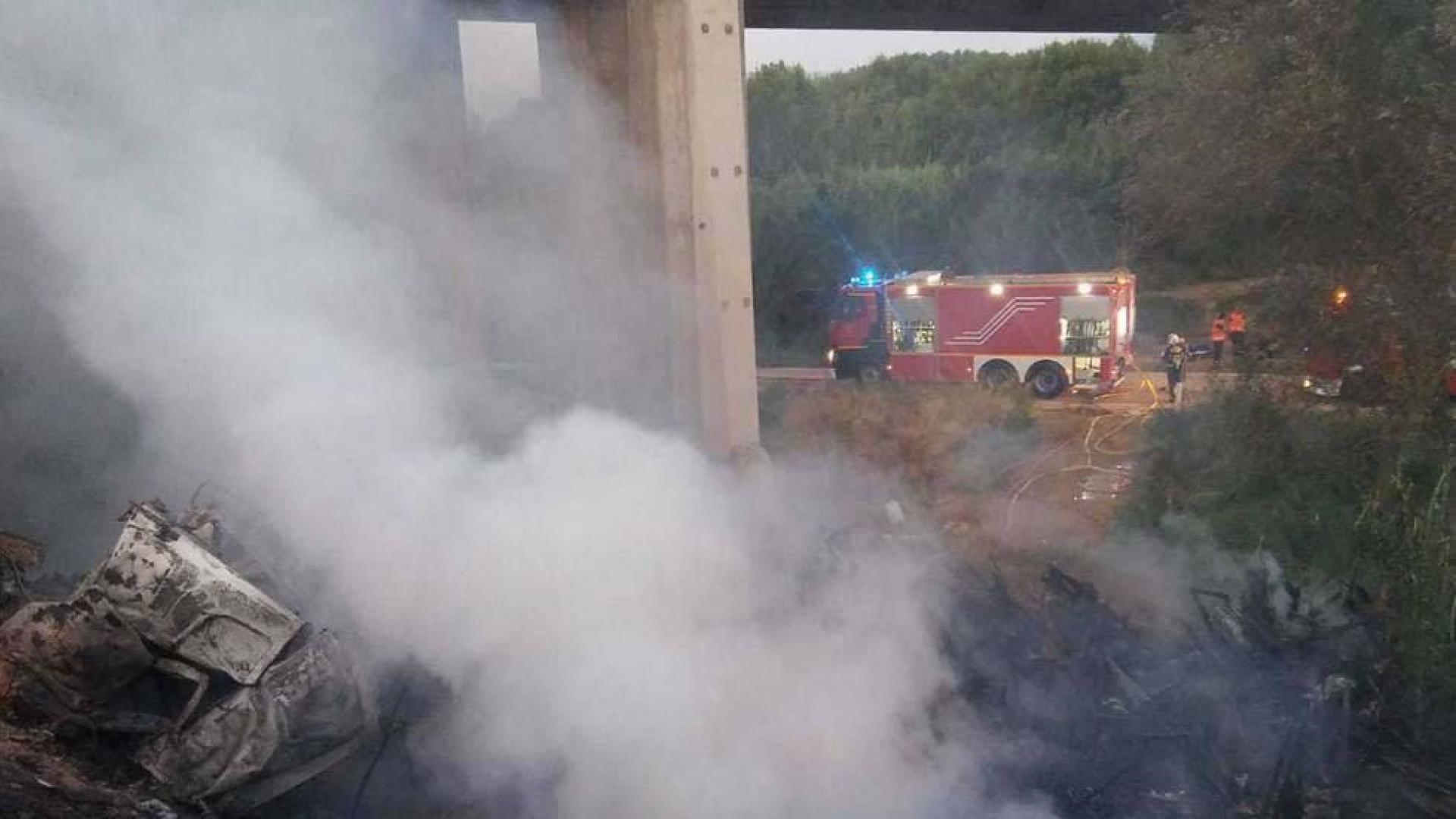 Fallece un conductor navarro en Fraga al caer su camión por un puente
