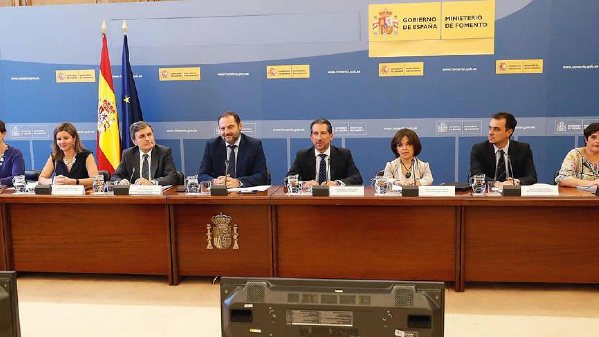 El Gobierno propondrá una nueva regulación sobre las VTC a las comunidades interesadas