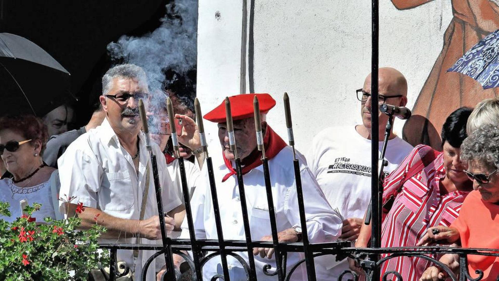 Bera lanza un cohete por la memoria