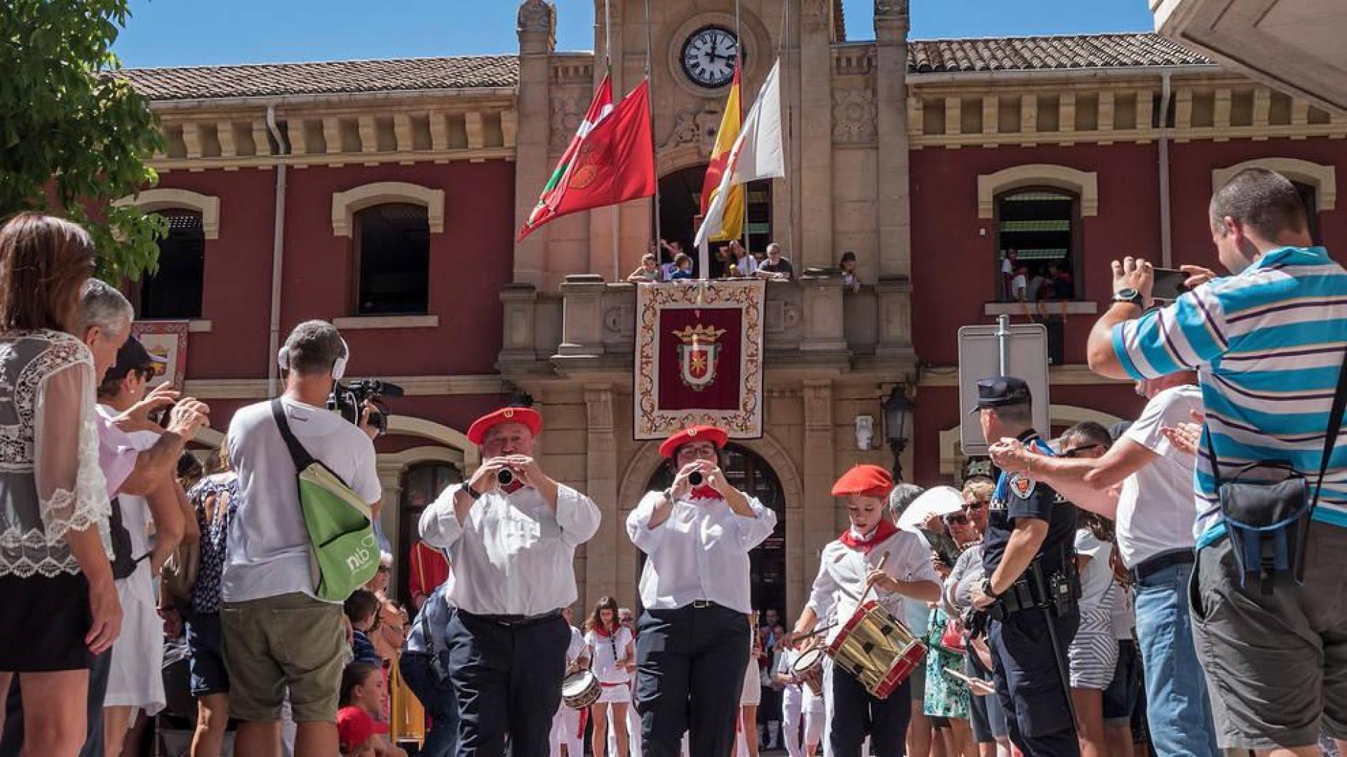 Al cohete de Estella no se va de blanco