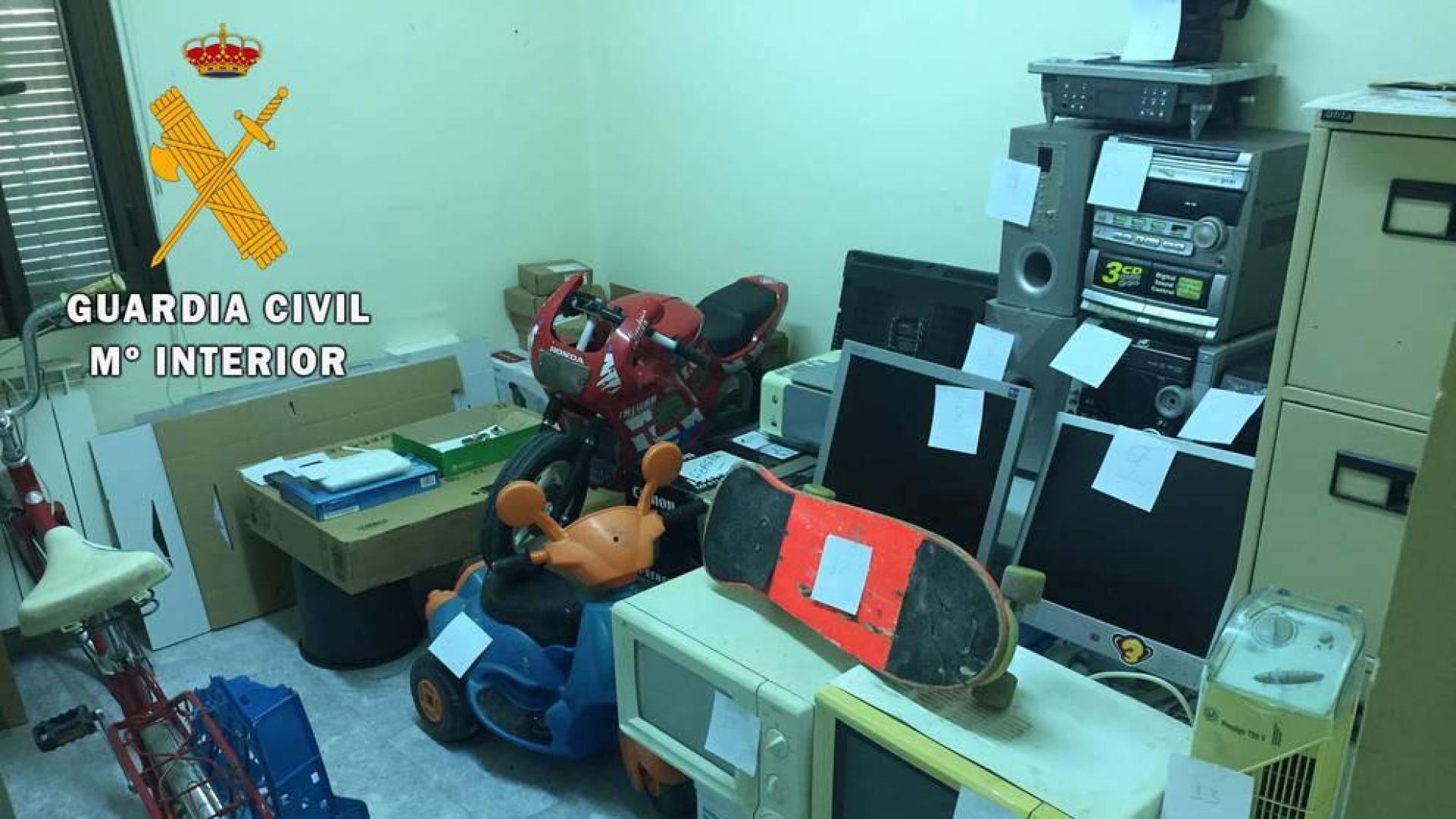 Exponen enseres recuperados de una casa okupa en Azagra, posiblemente robados