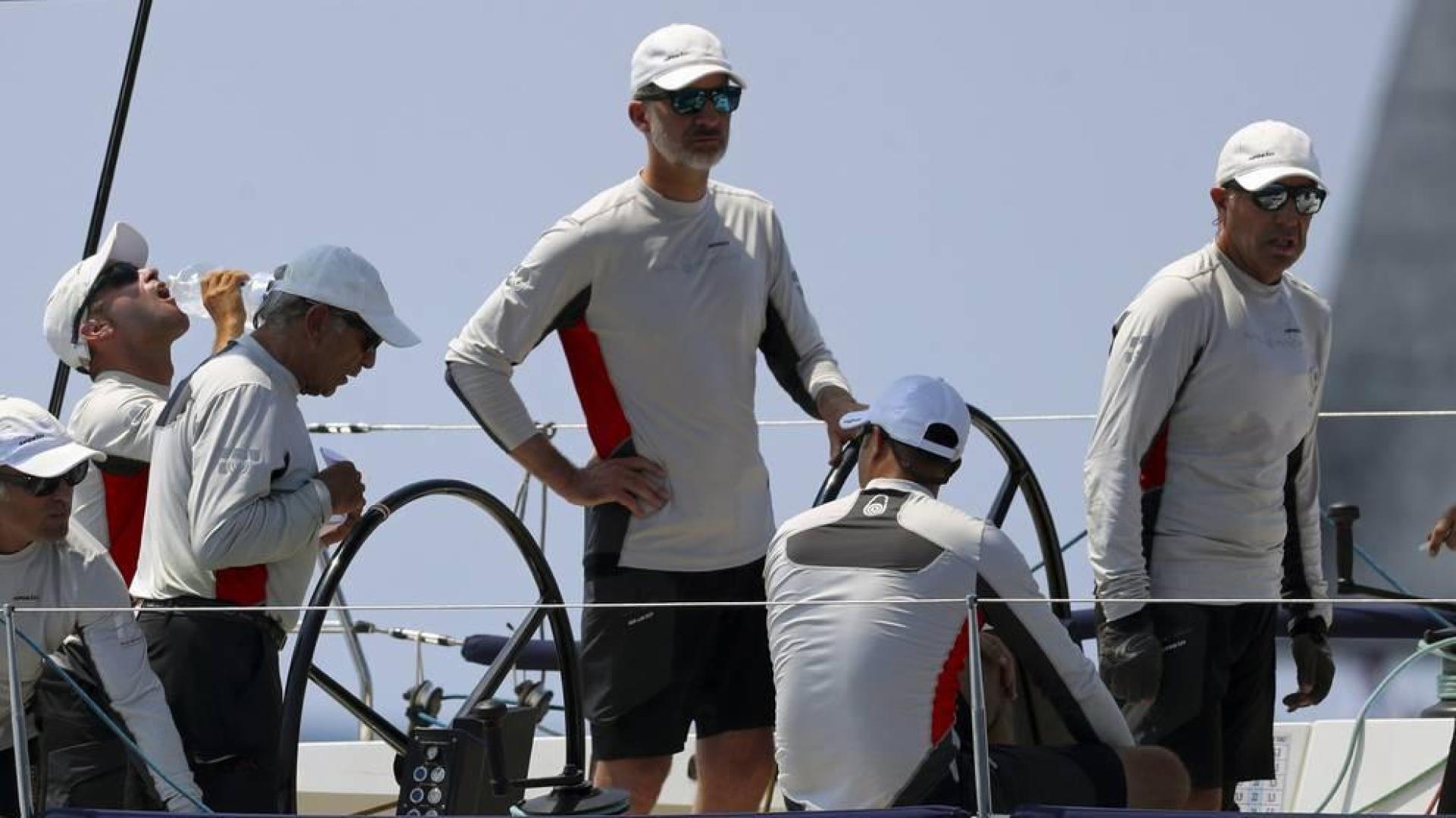 Felipe VI participa en la penúltima jornada de la Copa del Rey de vela