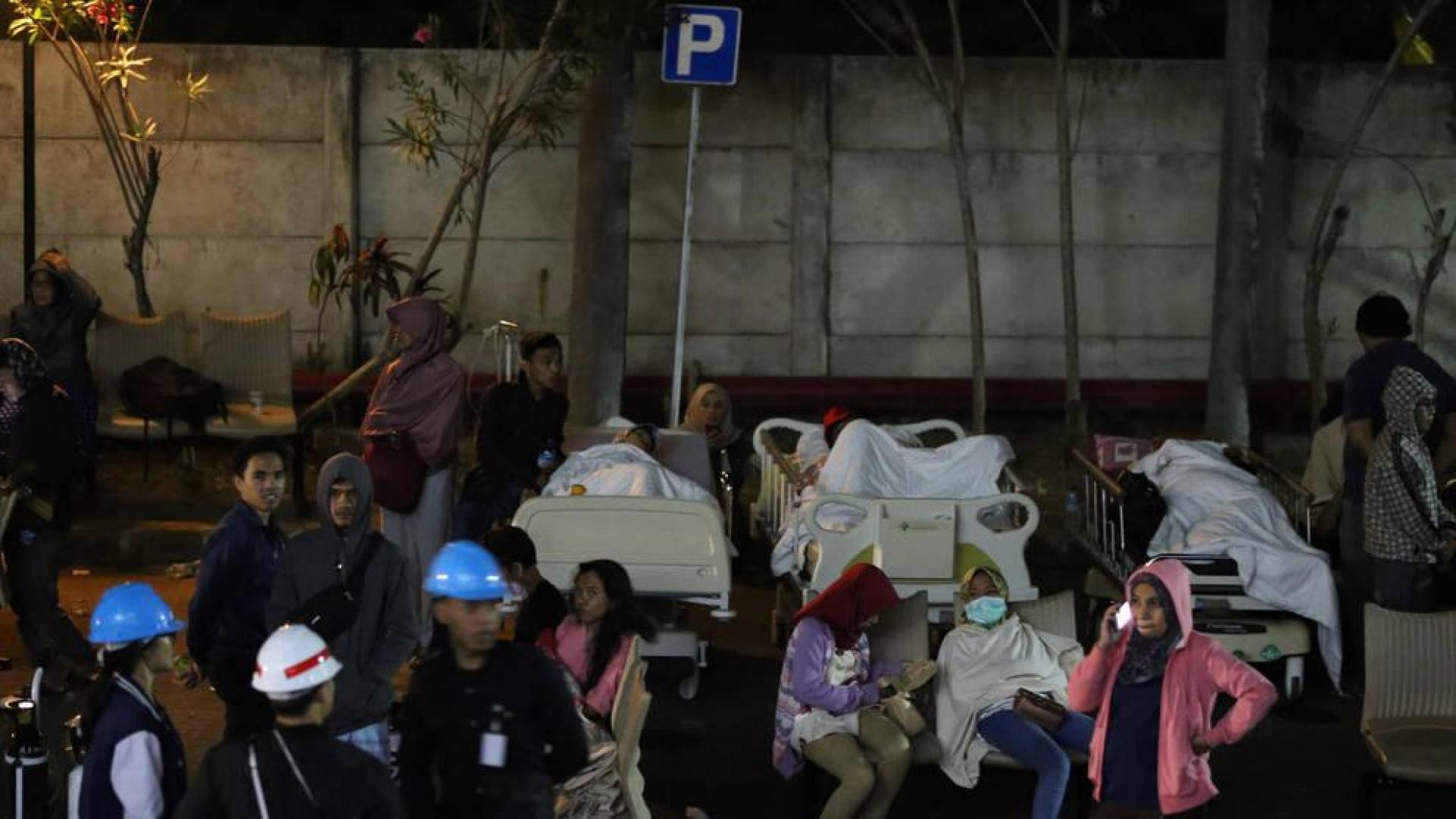 Se elevan a 82 los muertos por el seísmo de magnitud 7 en Indonesia