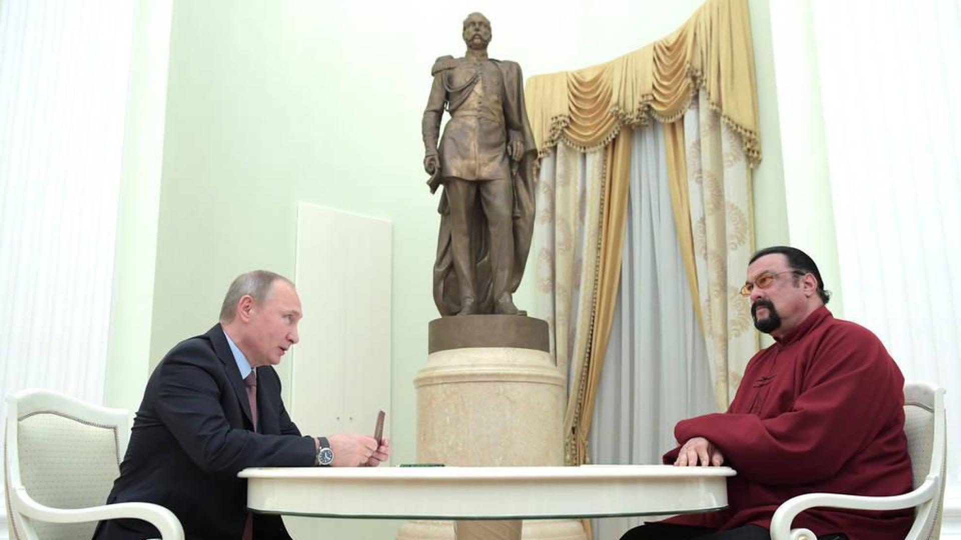 Rusia nombra a Steven Seagal "enviado especial" para las relaciones con EEUU