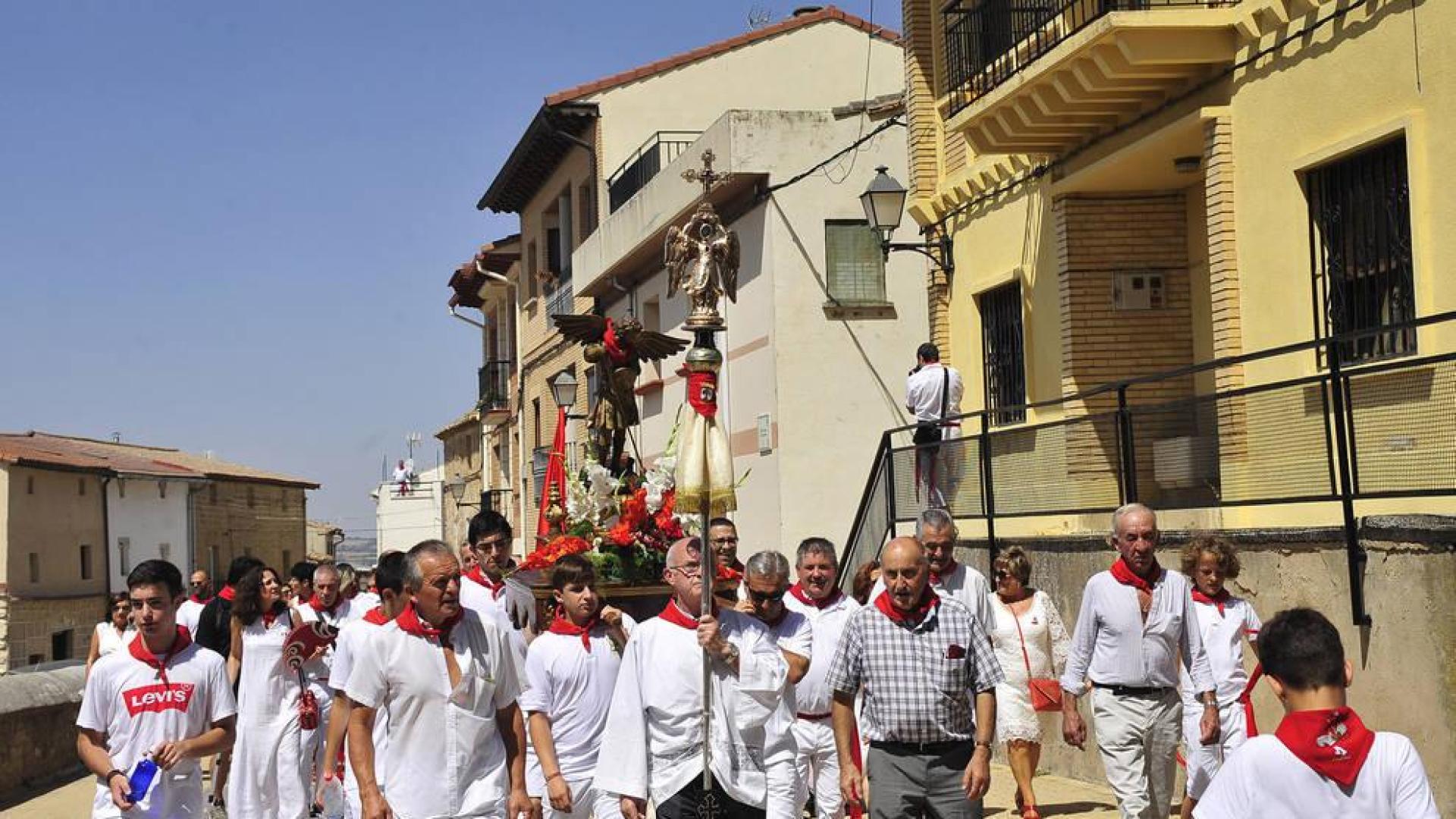 Larraga recibe a San Miguel en su día grande