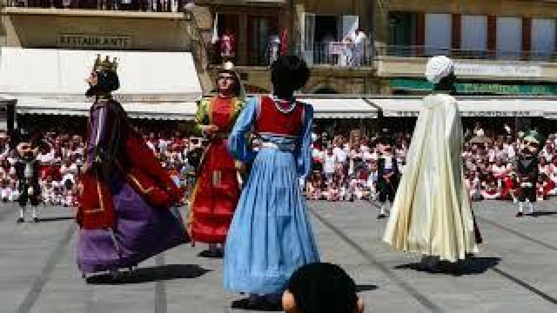 Despedida de los gigantes en el último día de las fiestas de Estella