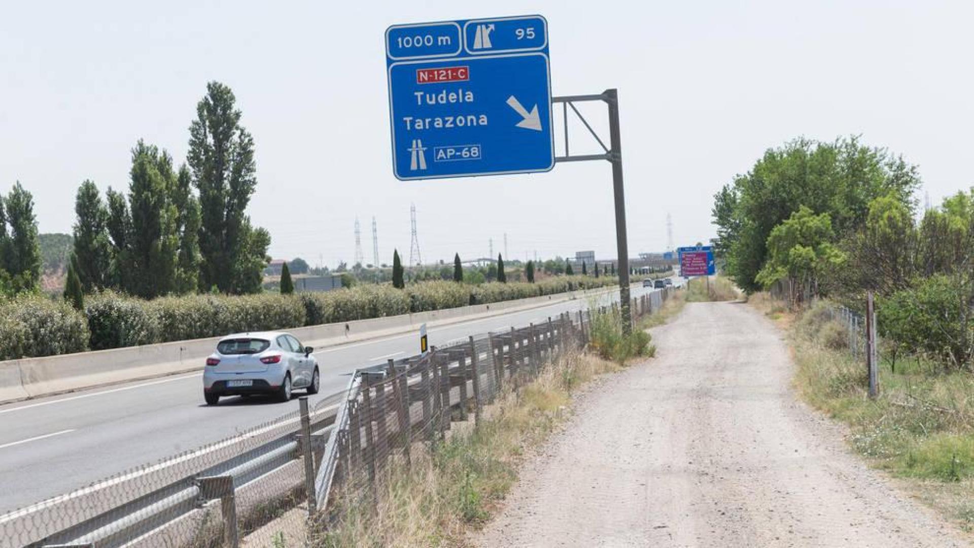 La reforma del camino agrícola de la A-68 estará acabada en noviembre