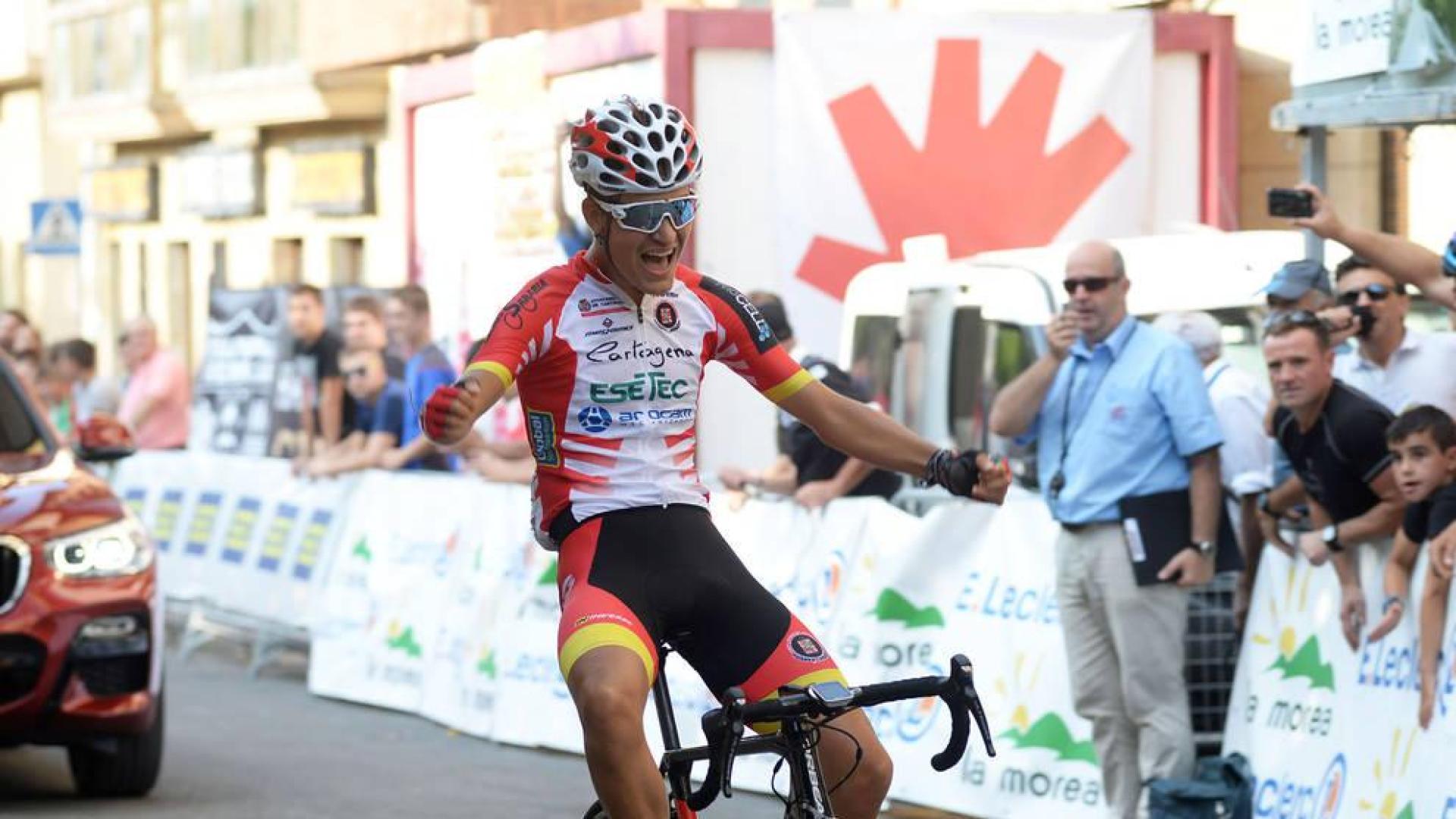 El ciclista Óscar Sánchez le da la vuelta y gana la segunda etapa de la Vuelta a Pamplona