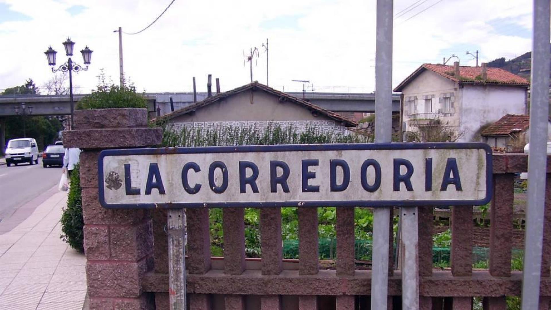 Amenaza a su mujer, hiere a un vecino, quema su casa y escapa en un coche robado