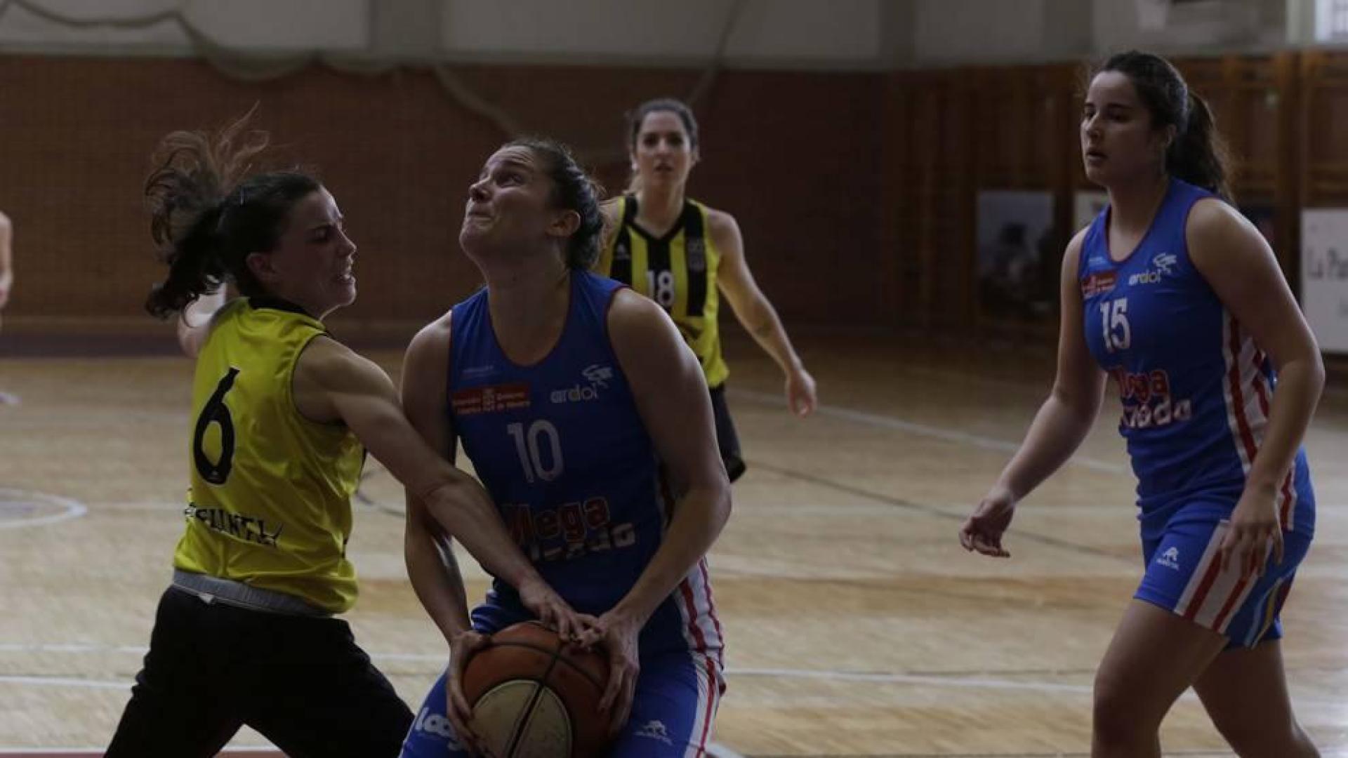La alero Cecilia Liñeira apuesta por el equipo de Liga Femenina 2 del Ardoi