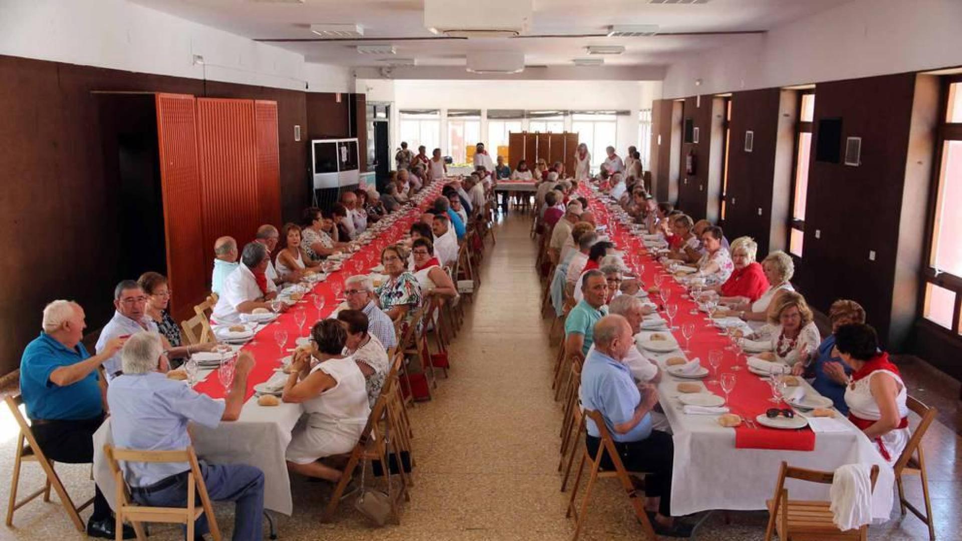 Misa y comida por el Día de los Mayores en las fiestas de Fustiñana