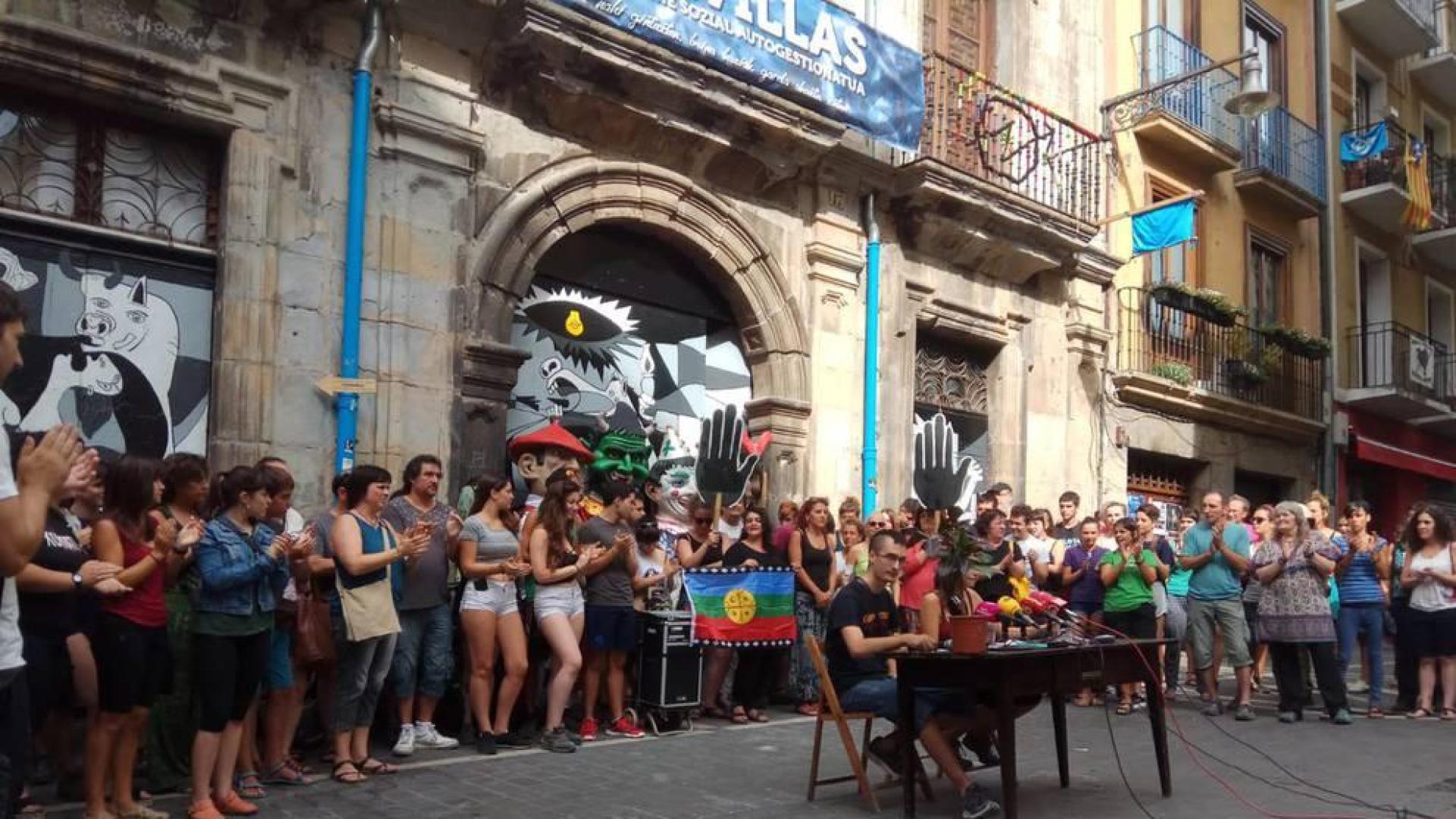 La okupas de Rozalejo exigen al Gobierno de Navarra que paralice el desalojo del edificio