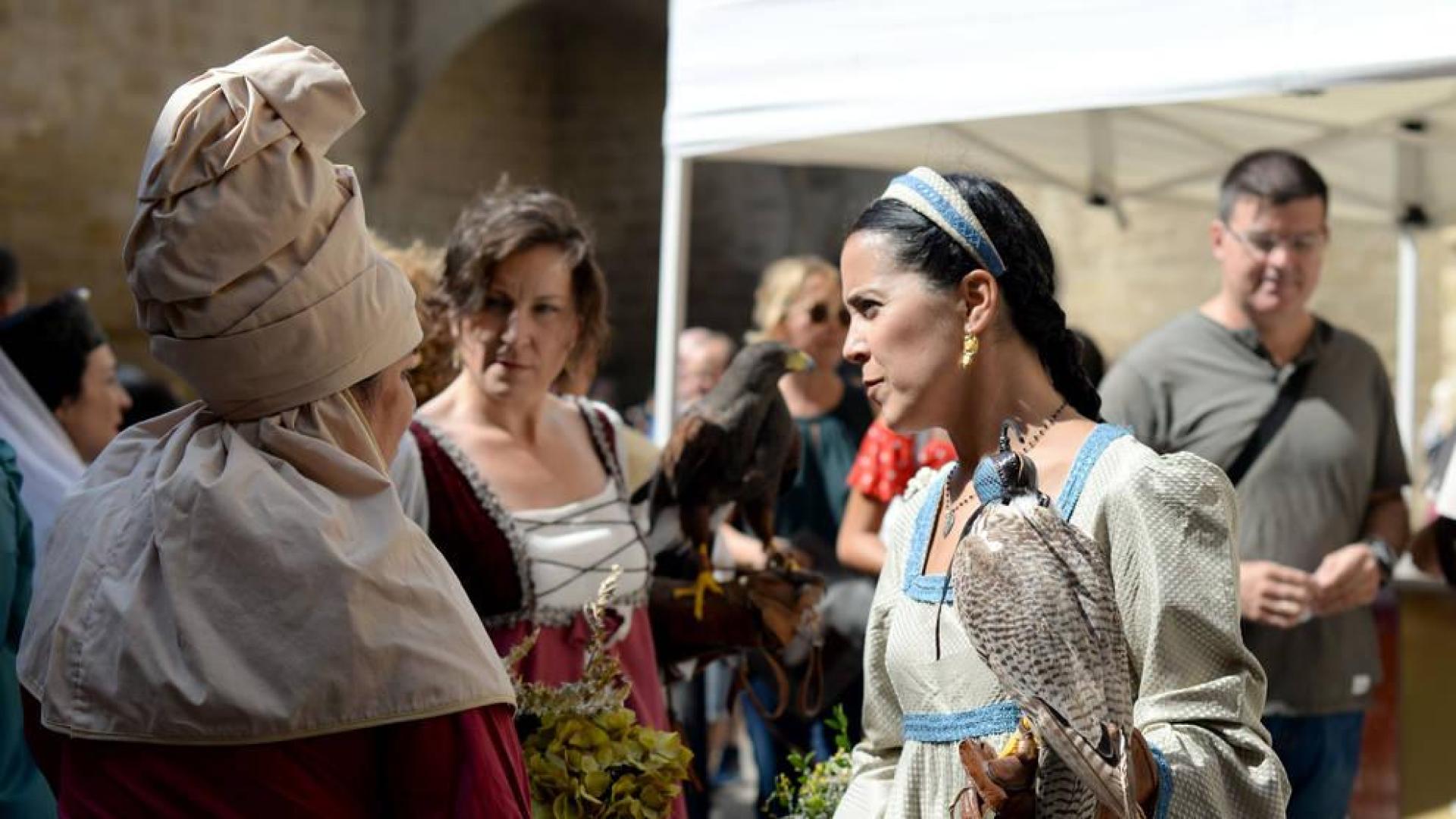 Olite se engalana por su feria medieval