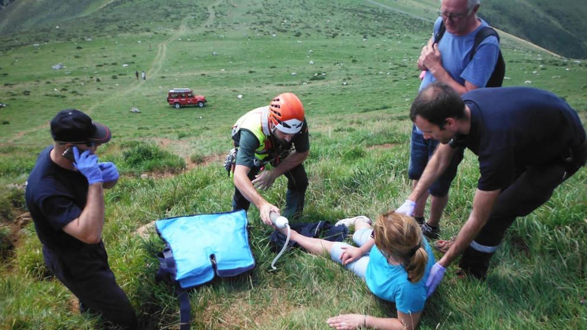 Evacuada al CHN en helicópetro una senderista herida en el monte Urkulu