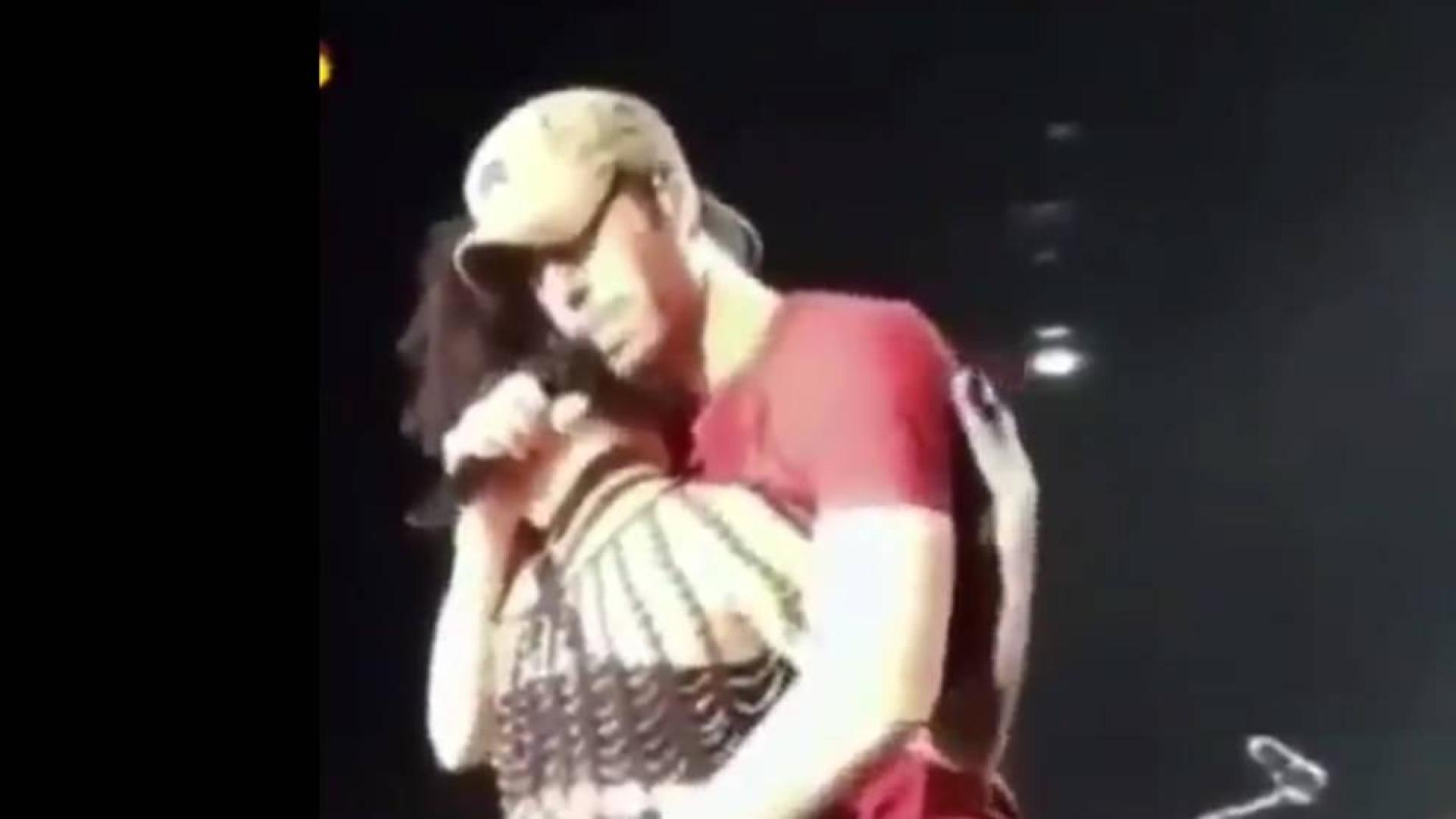 El gesto machista de Enrique Iglesias en un concierto