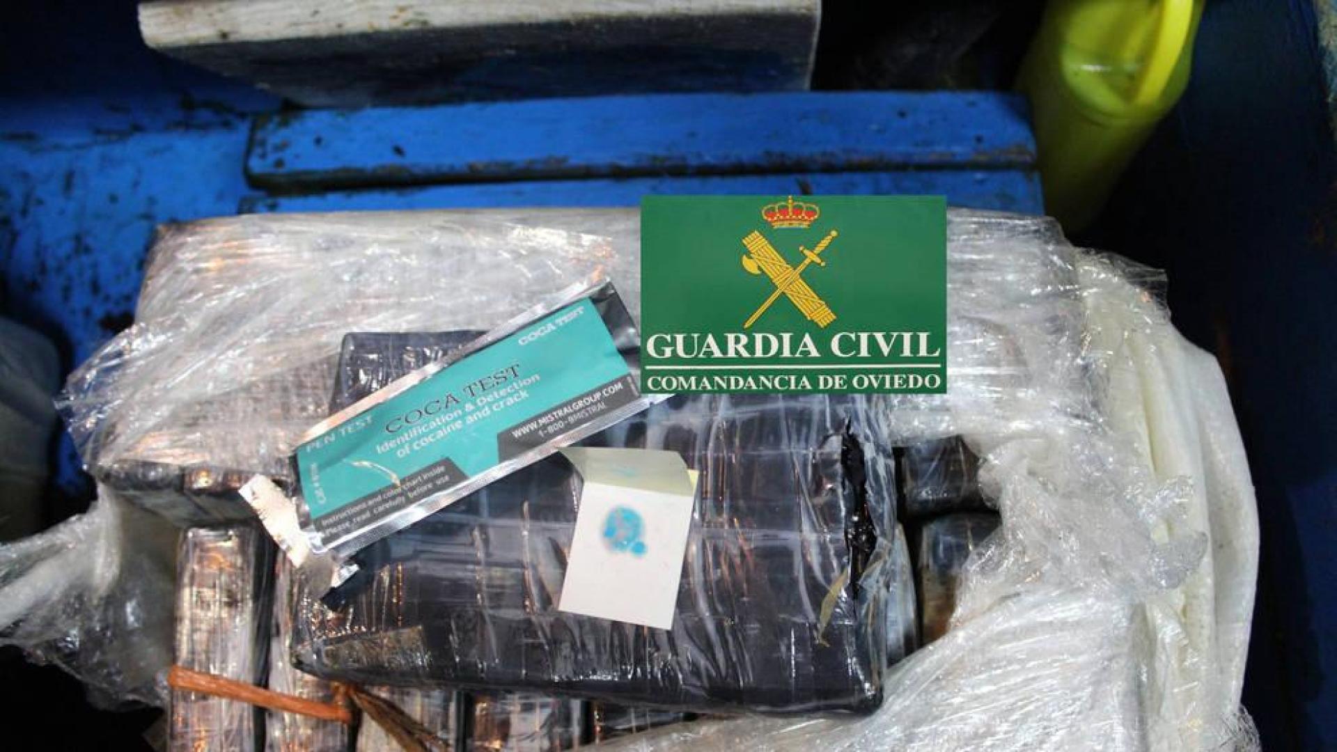 Recuperados ya unos 90 kilos de cocaína flotando en la costa asturiana