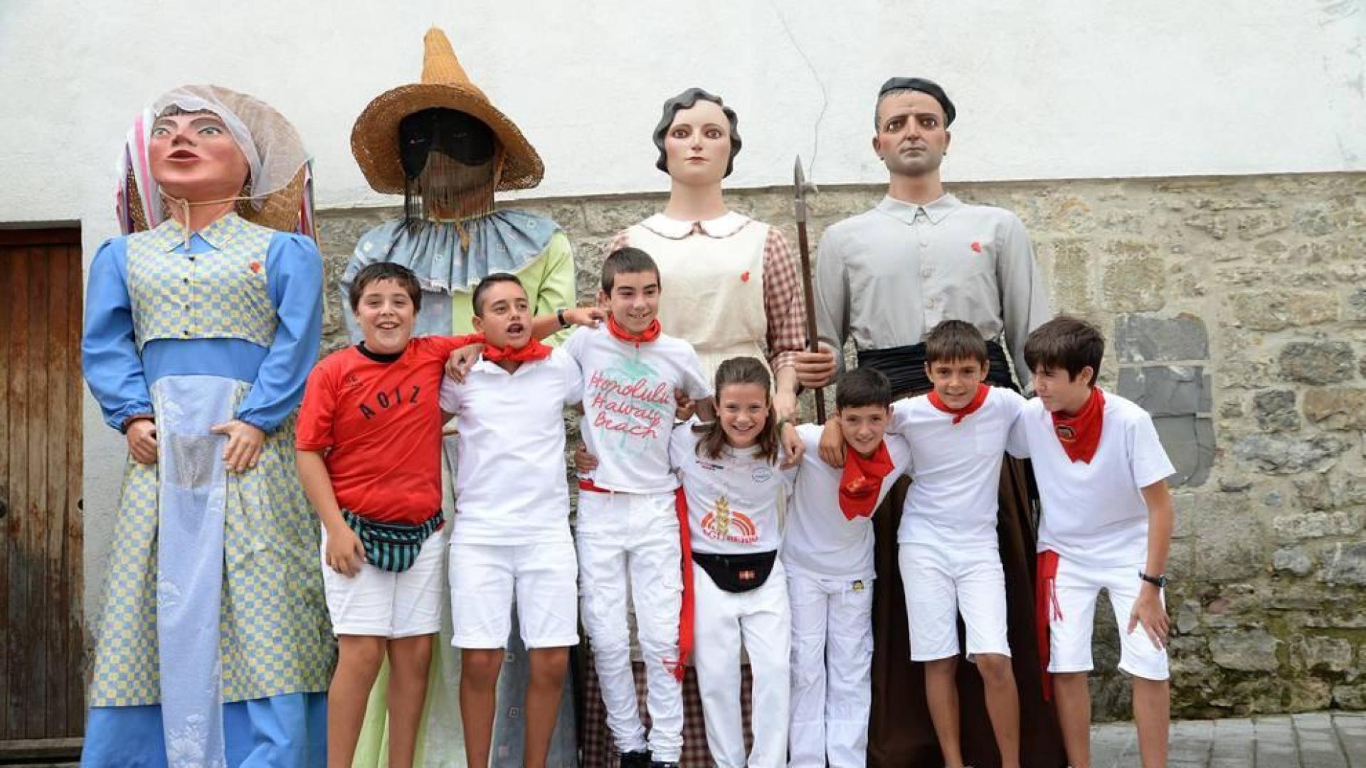 Los niños tomaron las riendas en el tercer día de las fiestas agoizkas. Los 38 pequeños nacidos el año pasado, la corporación infantil encabezada por Ilazki Elizari, la comparsa y el coro txikis... fueron los protagonistas de la jornada.