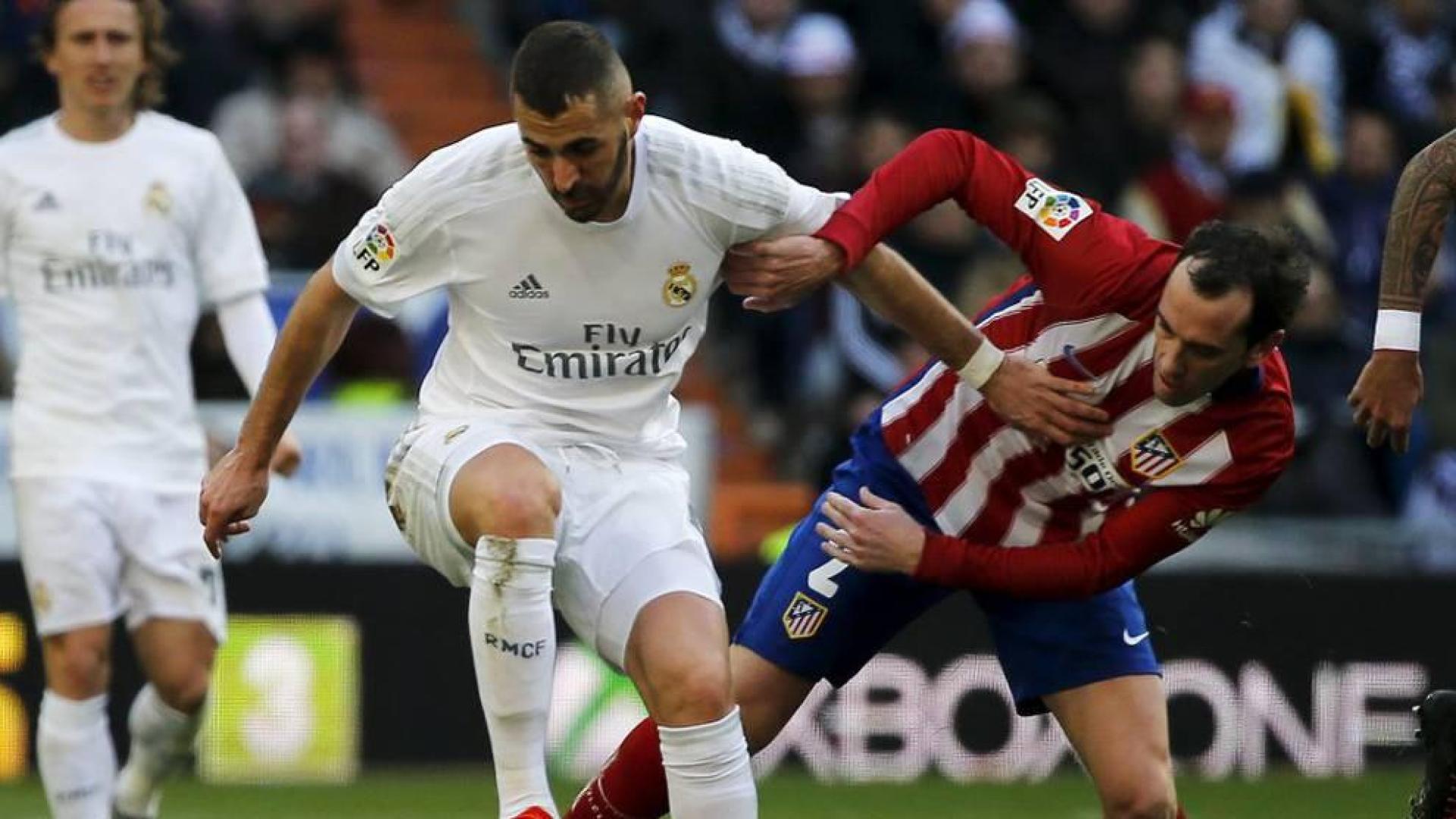 Benzemá estará tres semanas de baja por una lesión muscular