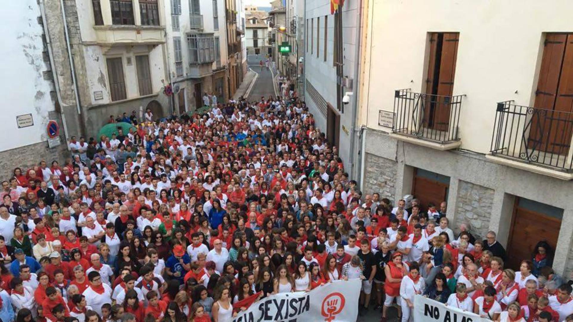 Aoiz se concentra en contra de las agresiones sexistas