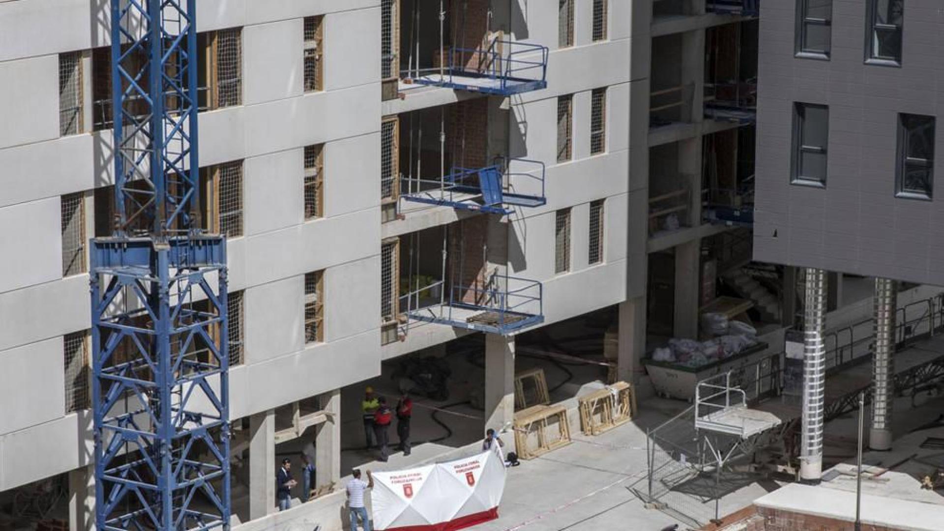 Muere un trabajador tras caerse desde una gran altura en unas obras en Ripagaina