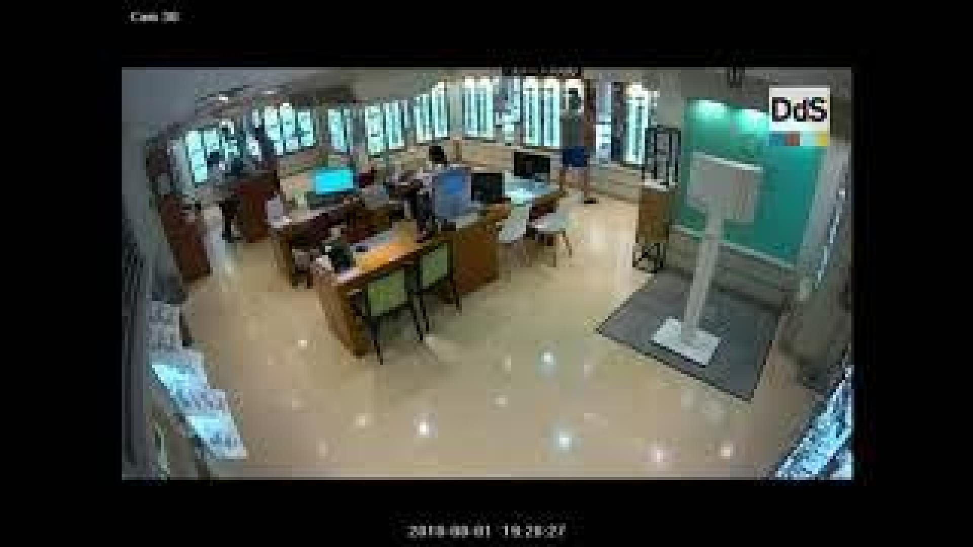 Vídeo: así robó Ángel Boza, de 'La Manada', unas gafas de un centro comercial de Sevilla