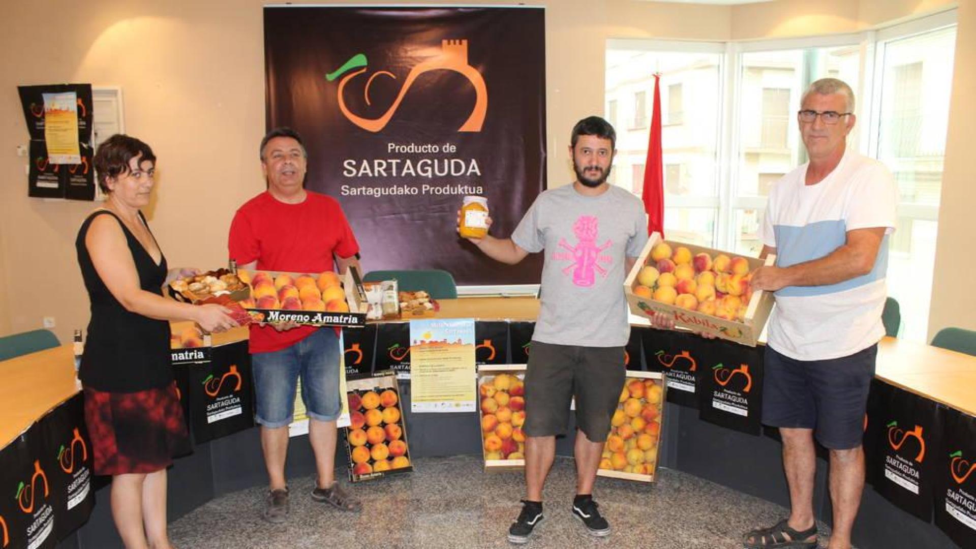 La campaña del melocotón llega a tiempo para la feria de Sartaguda
