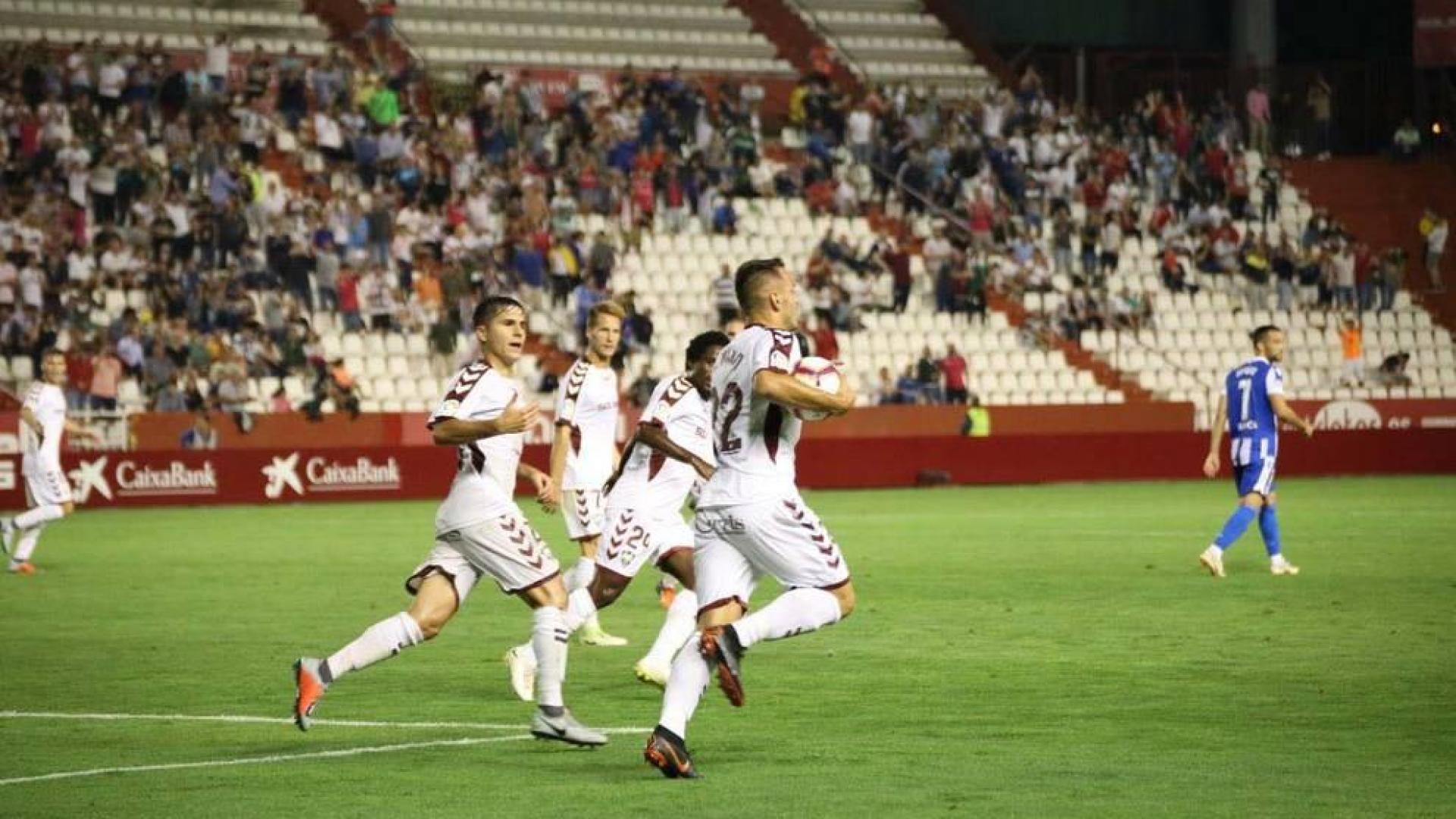 Un polémico penalti provoca un reparto de puntos entre Albacete y Deportivo