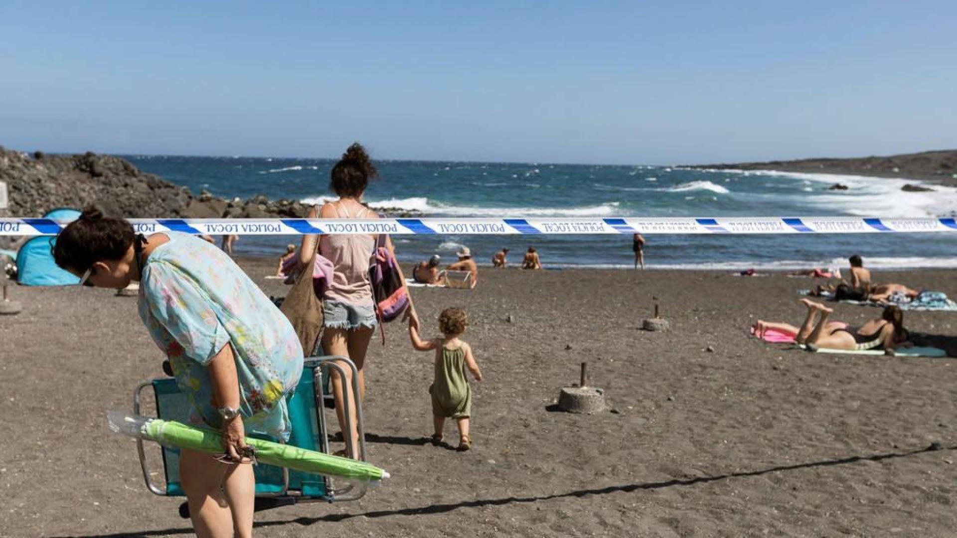 Abiertas las cuatro playas cerradas en Tenerife por un vertido de fueloil