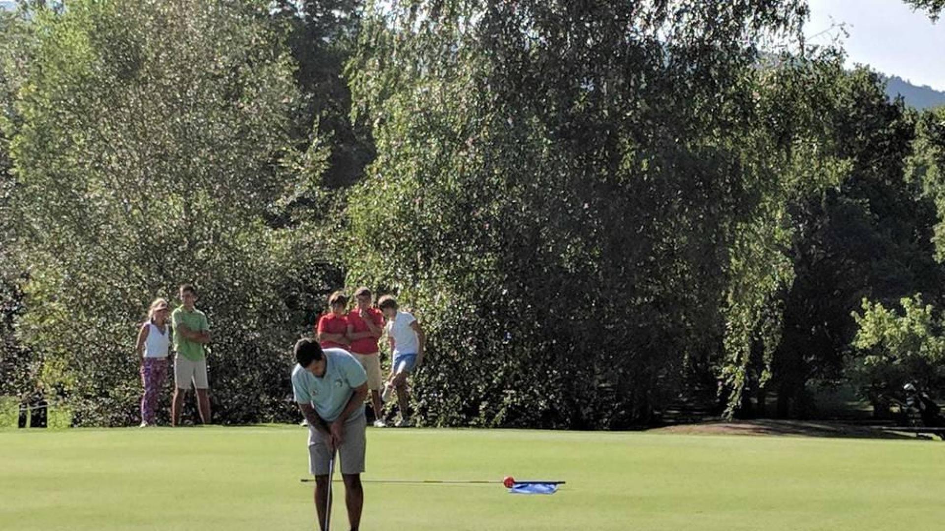 Asier Aguirre e Iranzu Vicente, campeones de Navarra de golf