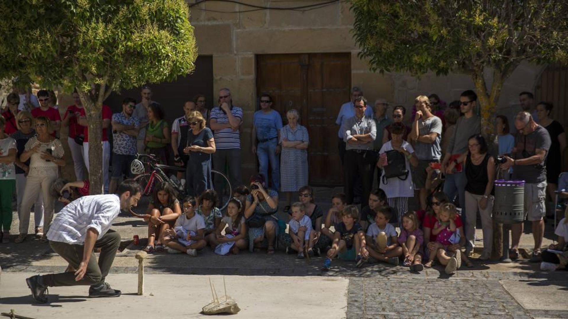 Exposición de dólmenes en Mañeru