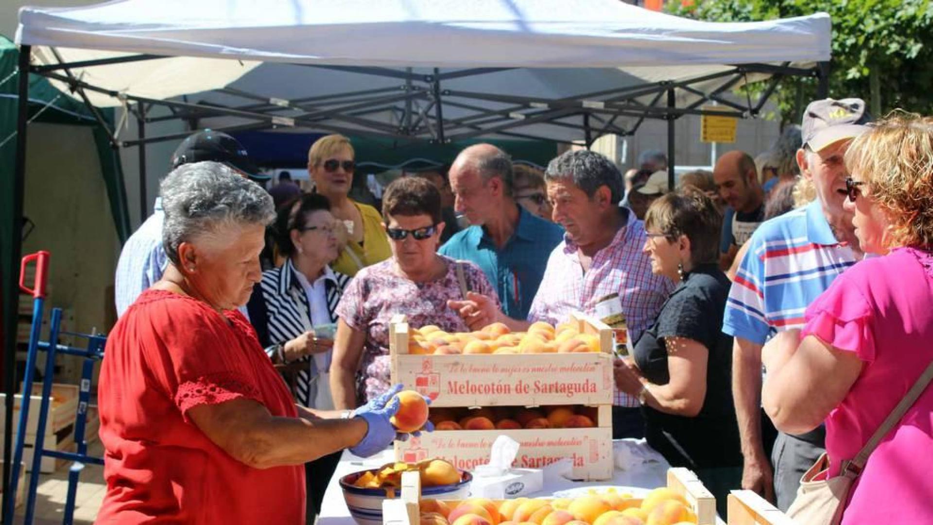 Sartaguda impulsó este miércoles uno de sus productos estrella, el melocotón.