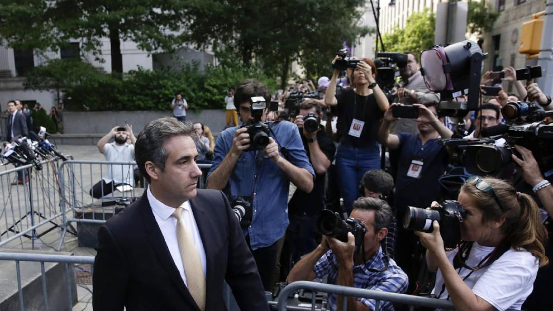 El exabogado de Trump se declara culpable y le implica en pagos ilegales