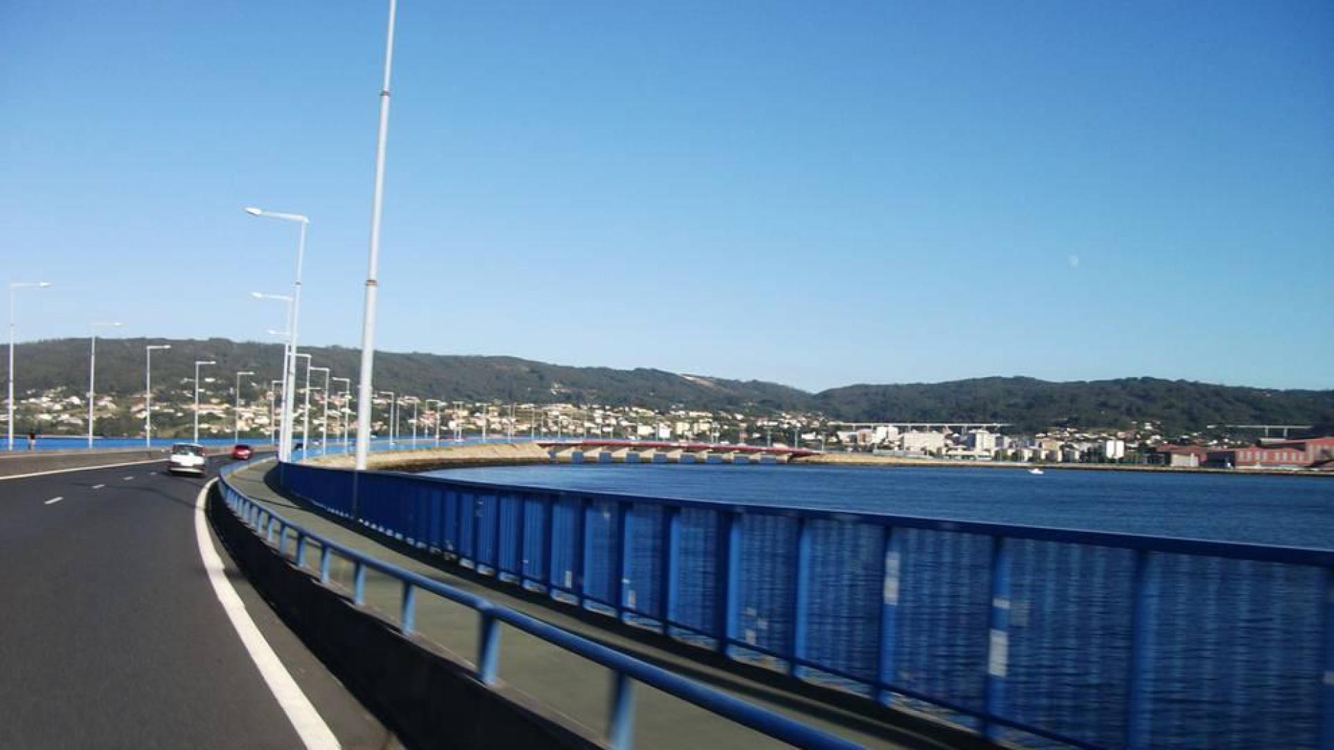 Aparece el cadáver de una persona flotando cerca de un puente de Ferrol