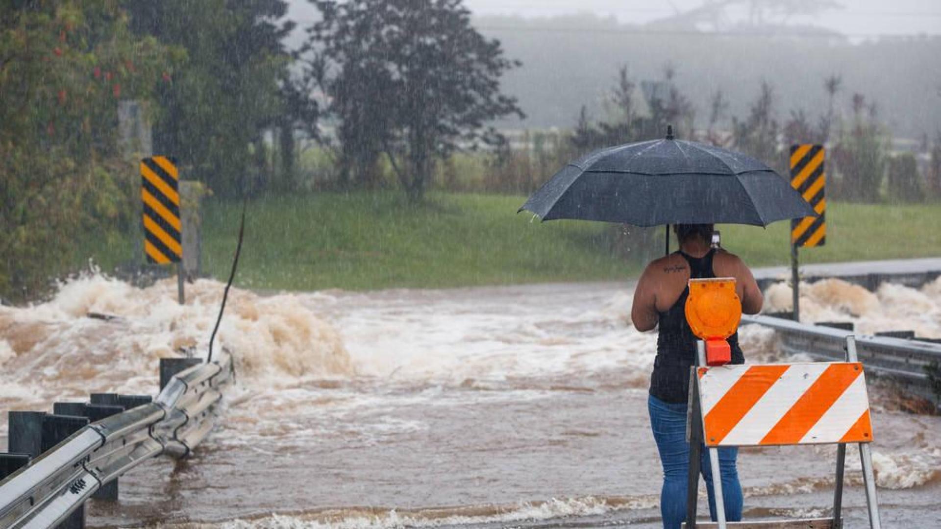 El huracán Lane se degrada a categoría 3 mientras se aproxima a Hawái