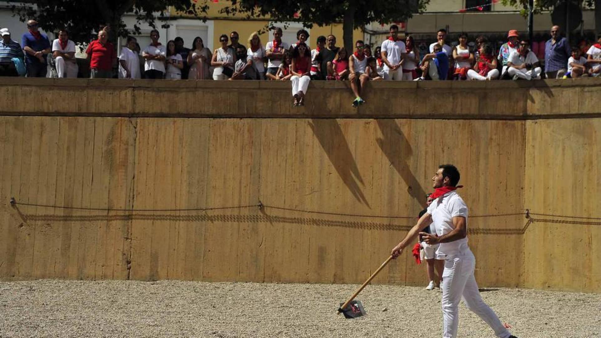 Los hermanos David y Marta Ezquerro han ganado el campeonato mundial de Marcilla de lanzamiento de rabiosa.