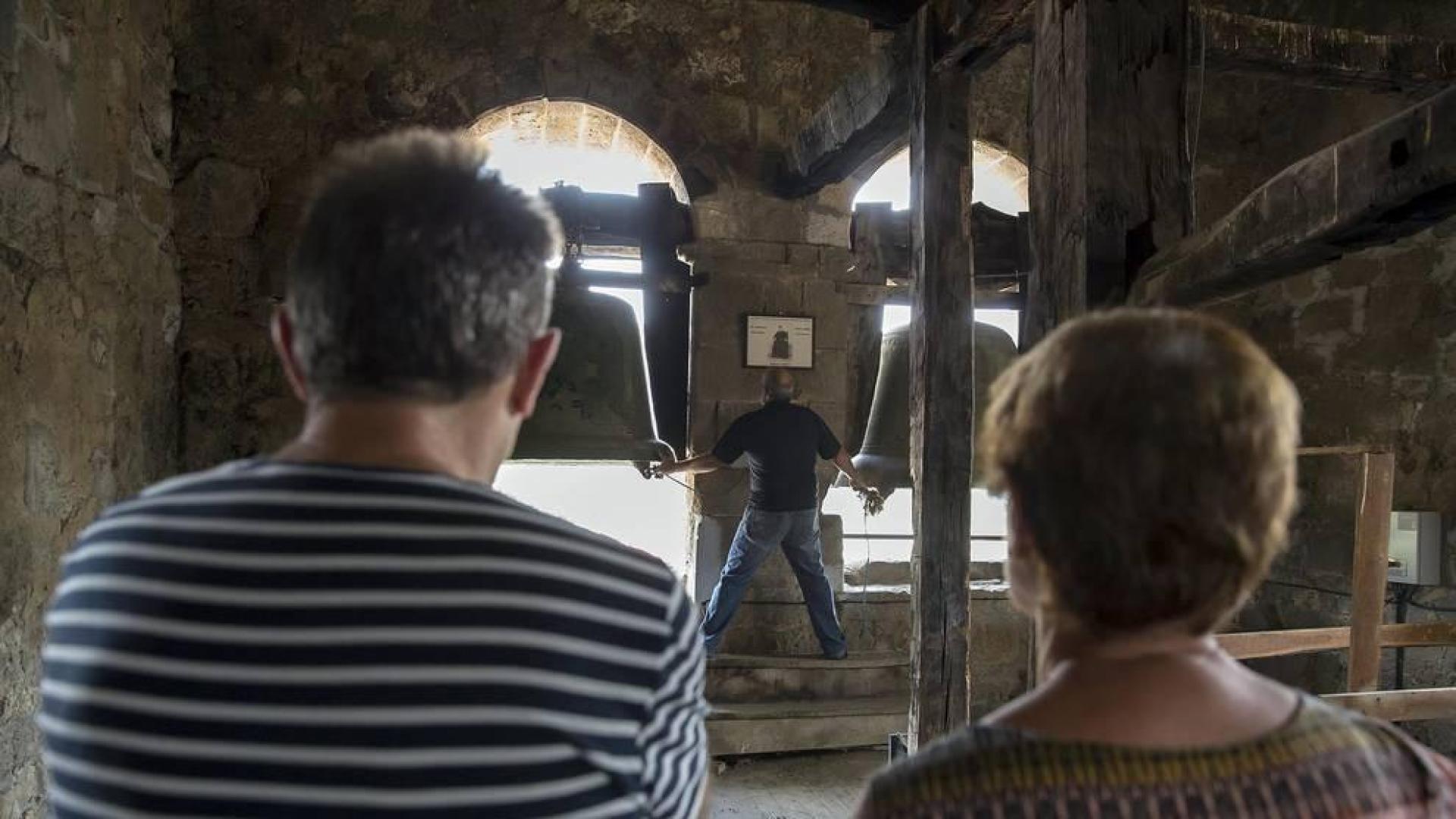 Imágenes del cohete de las fiestas de Lakuntza 2018. Toque de las campanas de la localidad.