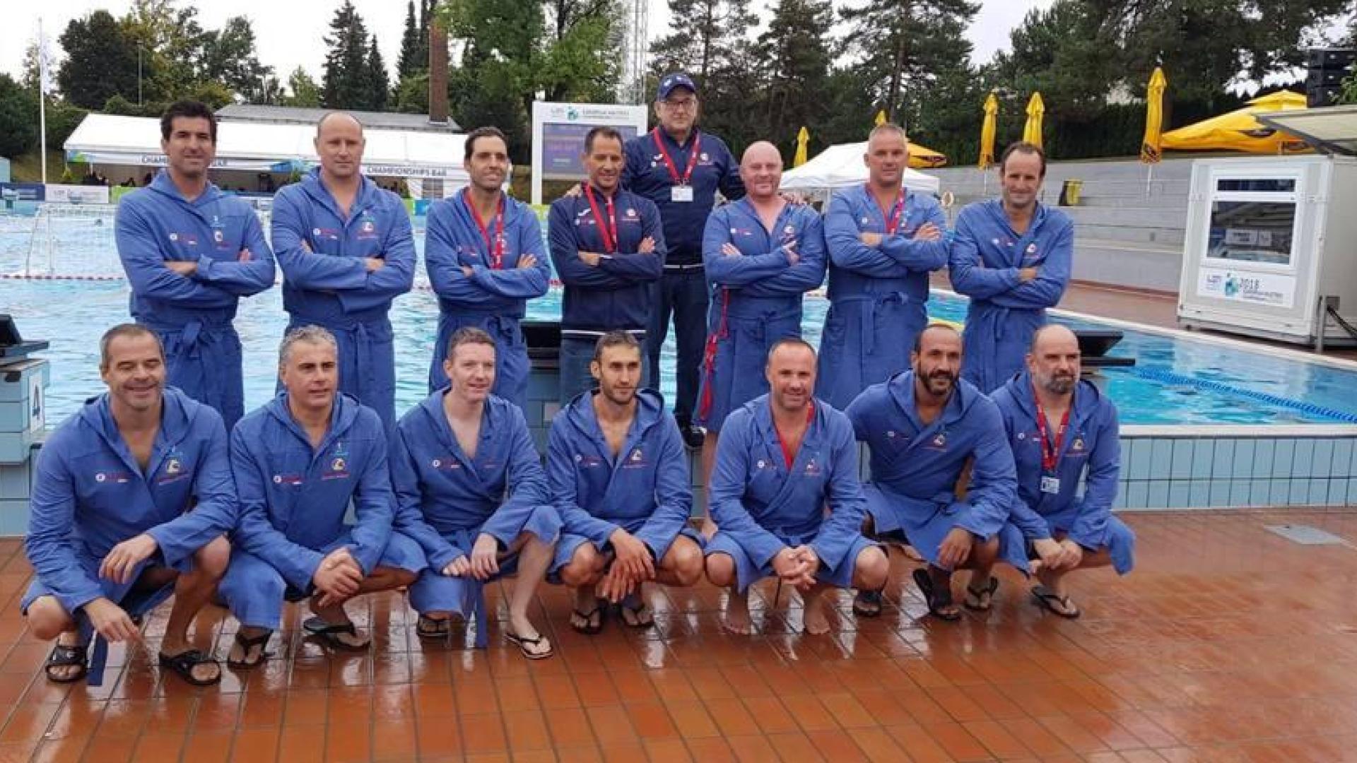 Los veteranos de Larraina se estrenan con empate en el Europeo