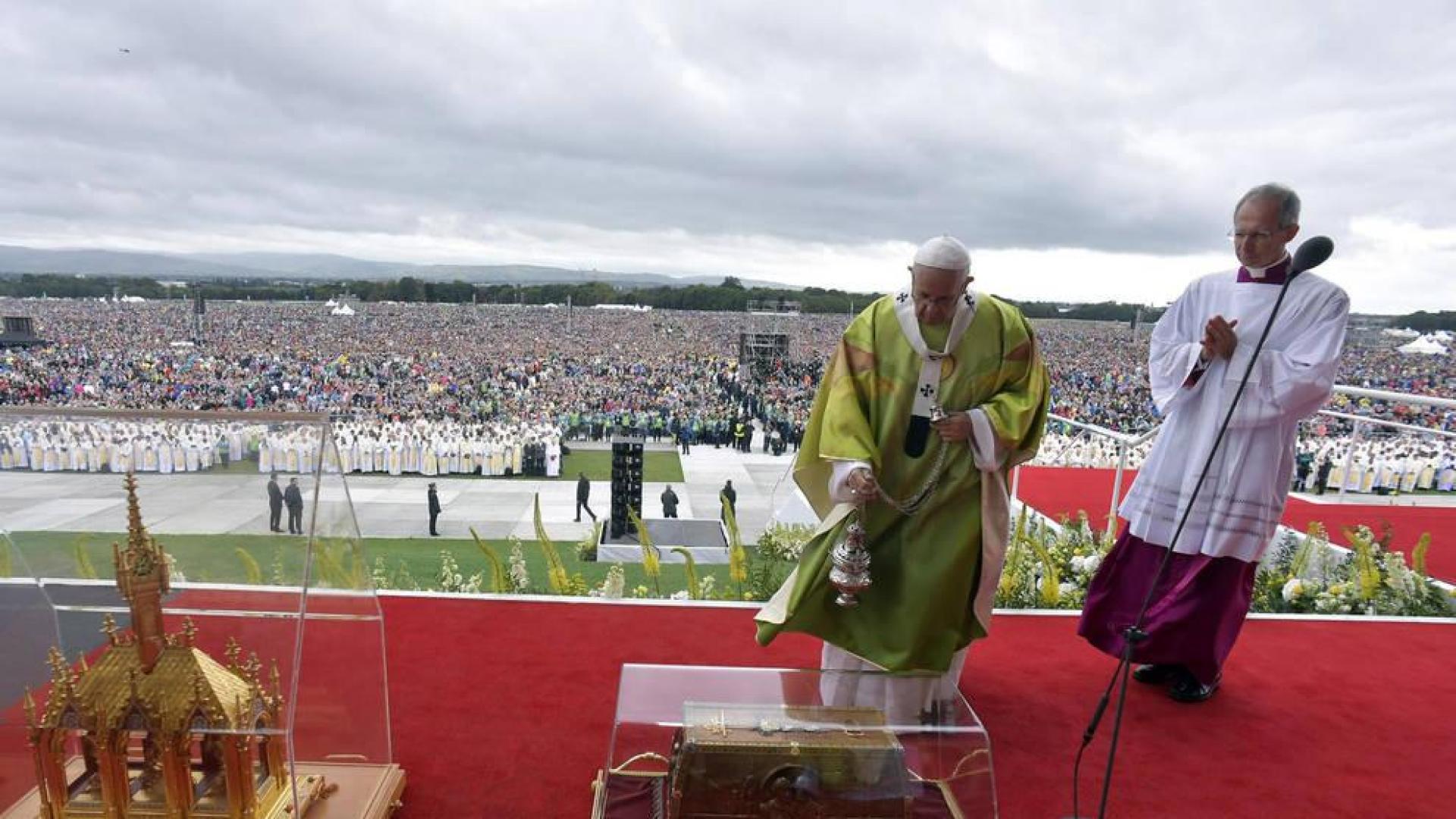 El papa insiste en que la Iglesia remedie los errores tras los abusos