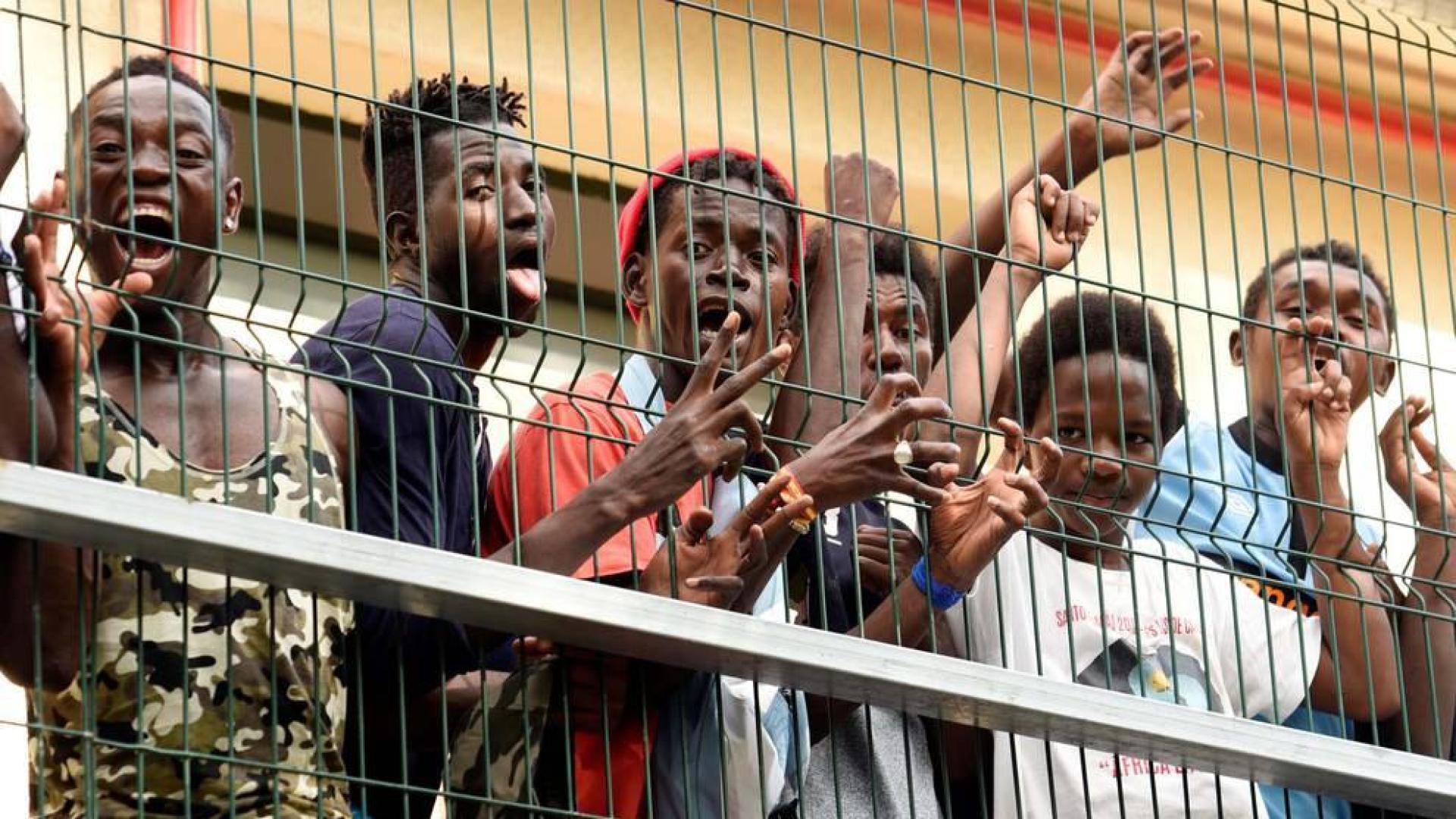 Un nuevo salto de la valla eleva a 1.400 los migrantes que han entrado por Ceuta