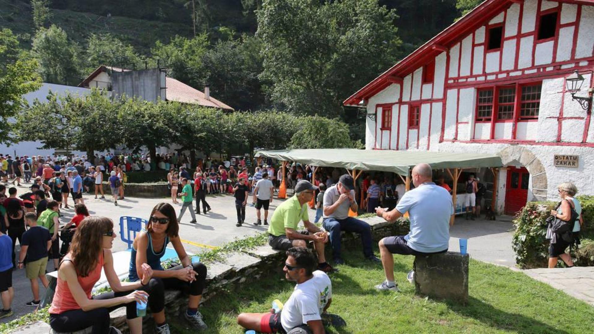 Artikutza se viste de fiesta un día al año