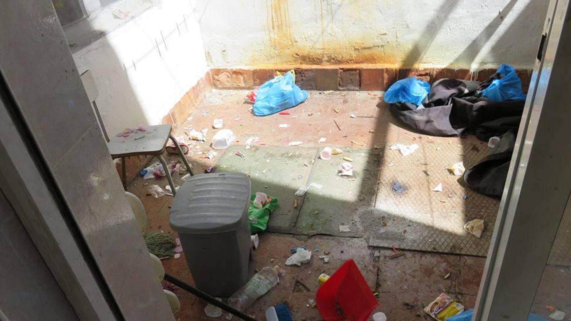 Denunciada en Tudela por su vecina al depositar basura en el patio interior de su vivienda