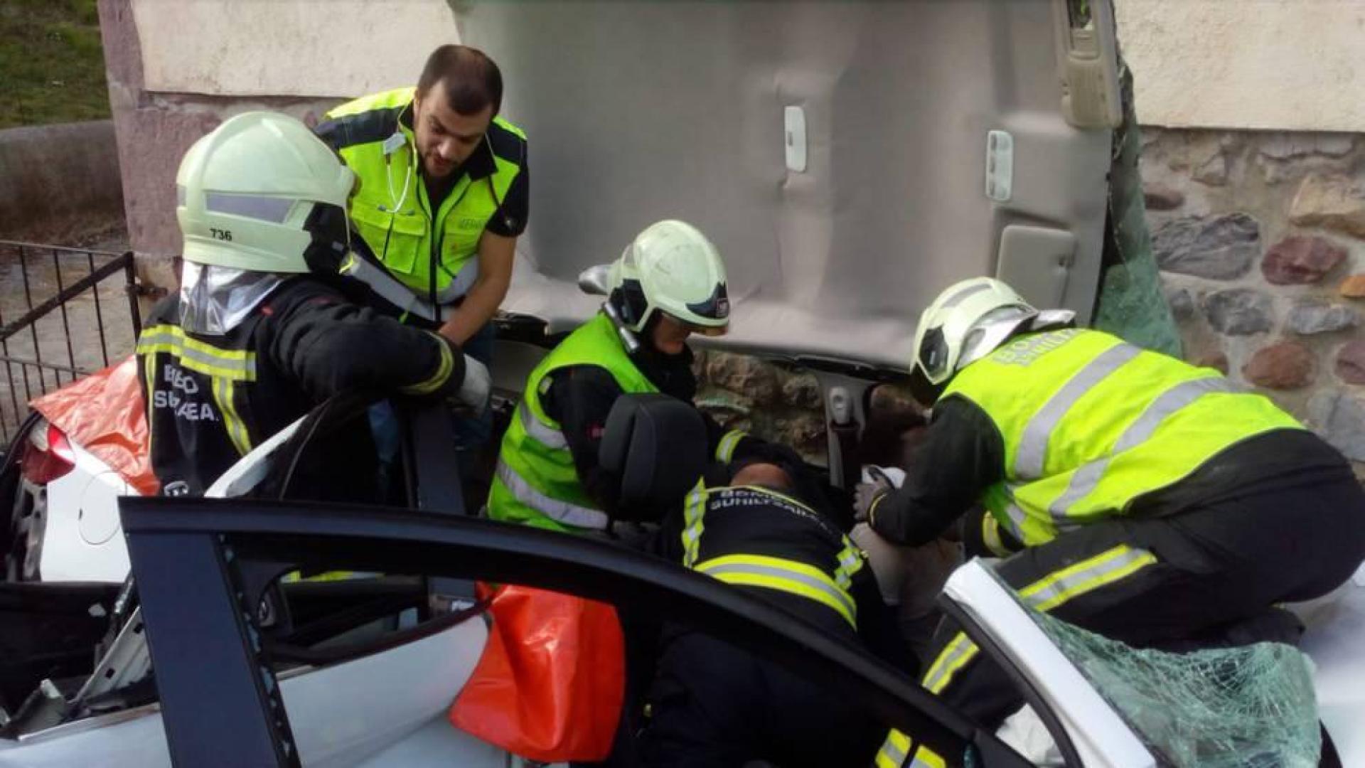 Herido tras chocar con su vehículo contra una vivienda en Oronoz