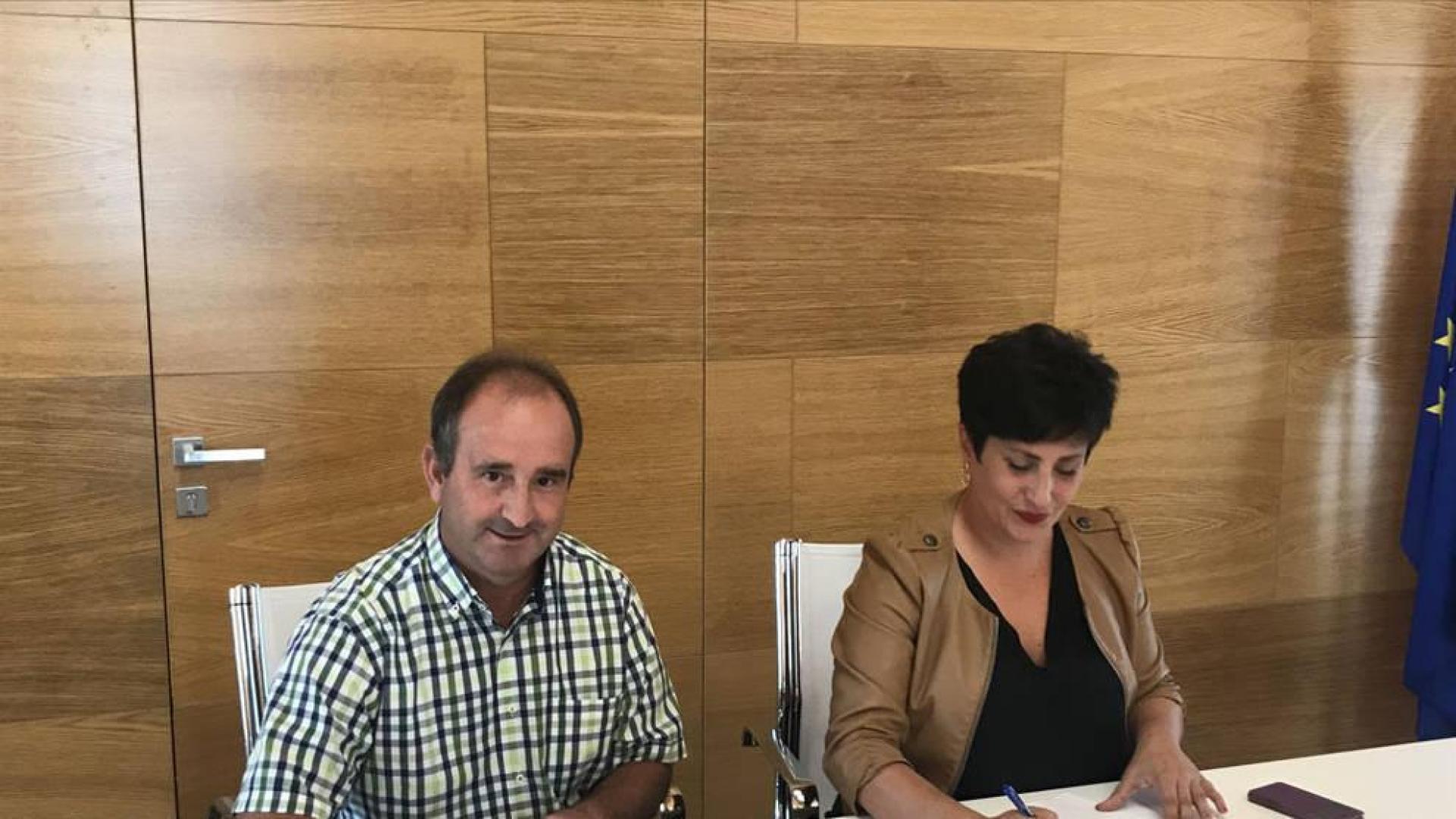 Firmado el convenio para la construcción del nuevo colegio y polideportivo de Mutilva