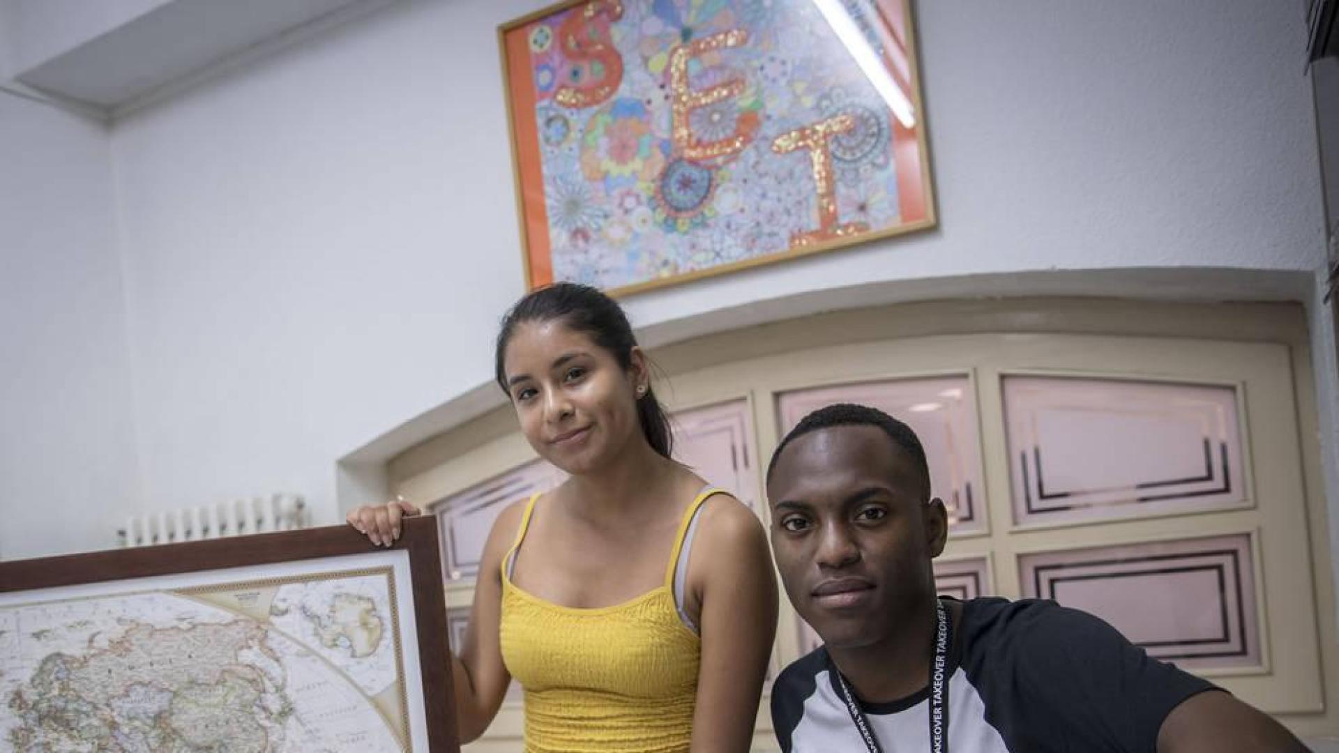 La labor solidaria de dos inmigrantes que vivieron la reagrupación familiar
