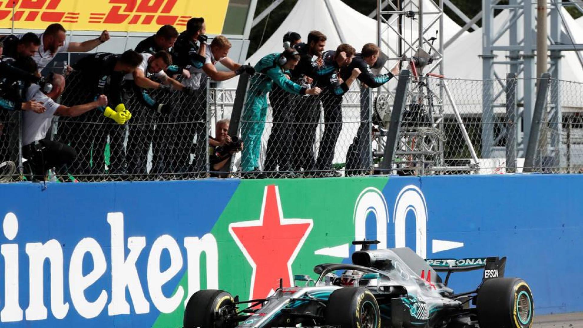 Hamilton consigue una victoria clave en la casa de Ferrari