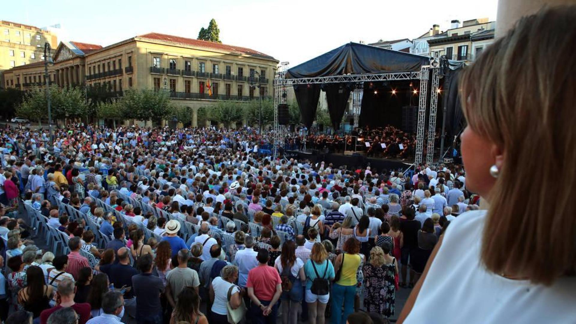 Un viaje musical con la OSN sin moverse de la Plaza del Castillo