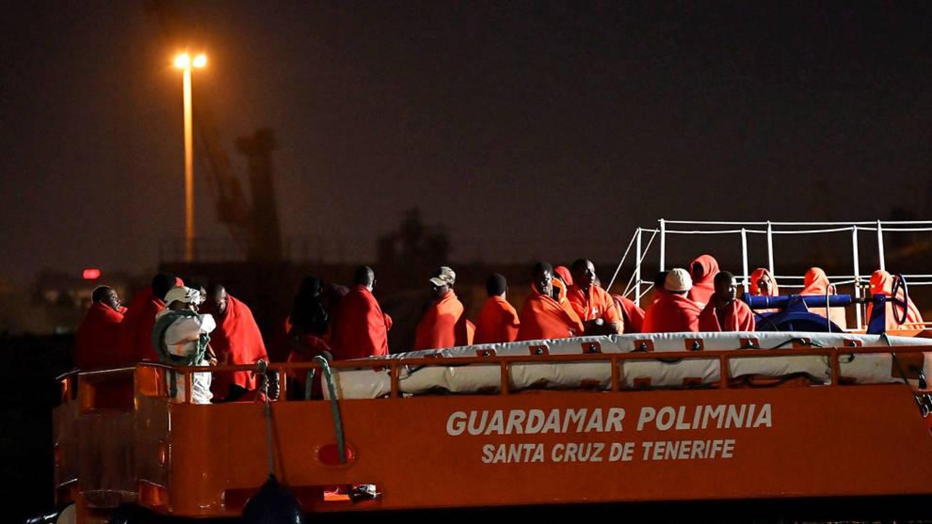 Rescatan a 140 personas de tres pateras en aguas de Alborán