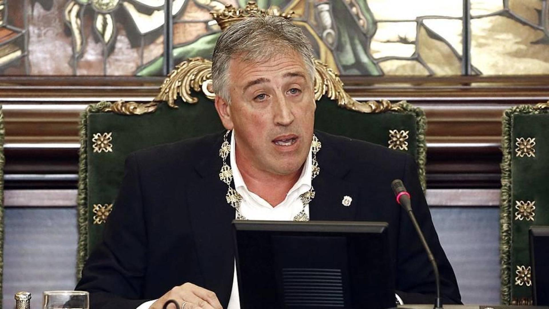 Joseba Asiron de EH Bildu, ha sido elegido este mediodía alcalde de Pamplona, el primer representante de la izquierda abertzale que accede a este cargo.