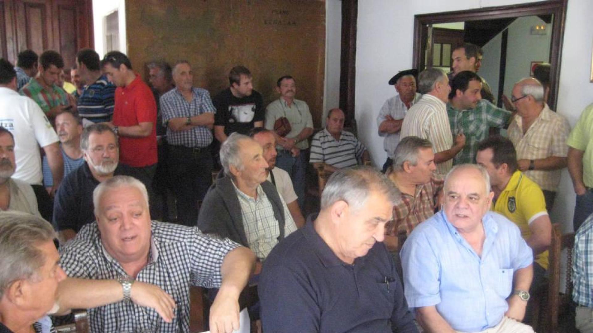 Etxalar celebra este sábado la subasta de palomeras
